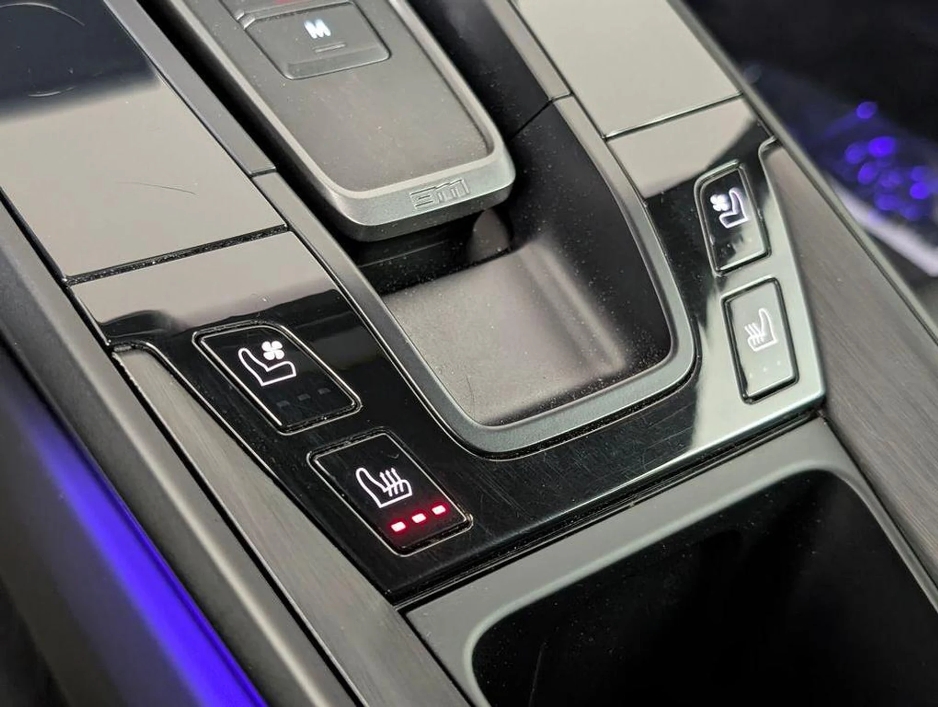 mph031_4240024927_9r6ve_Hmtf_Xut_NC_1by_IC_Ar_DFC_Ps_e8922365bb