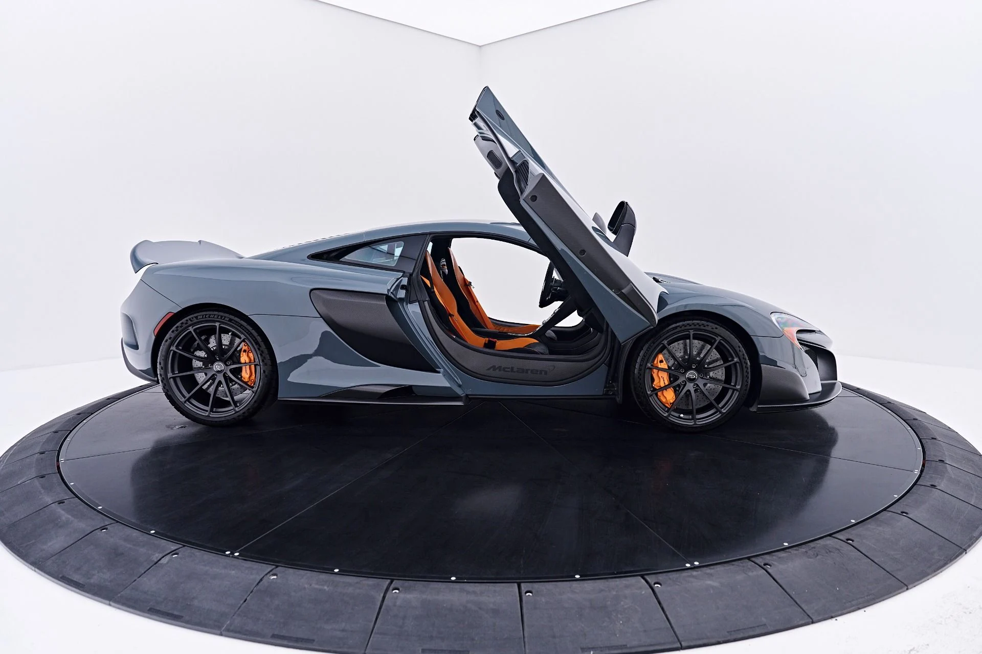 mph031_4245881537_Used_2016_Mc_Laren_675_LT_Base_1784331606_5295cf576c