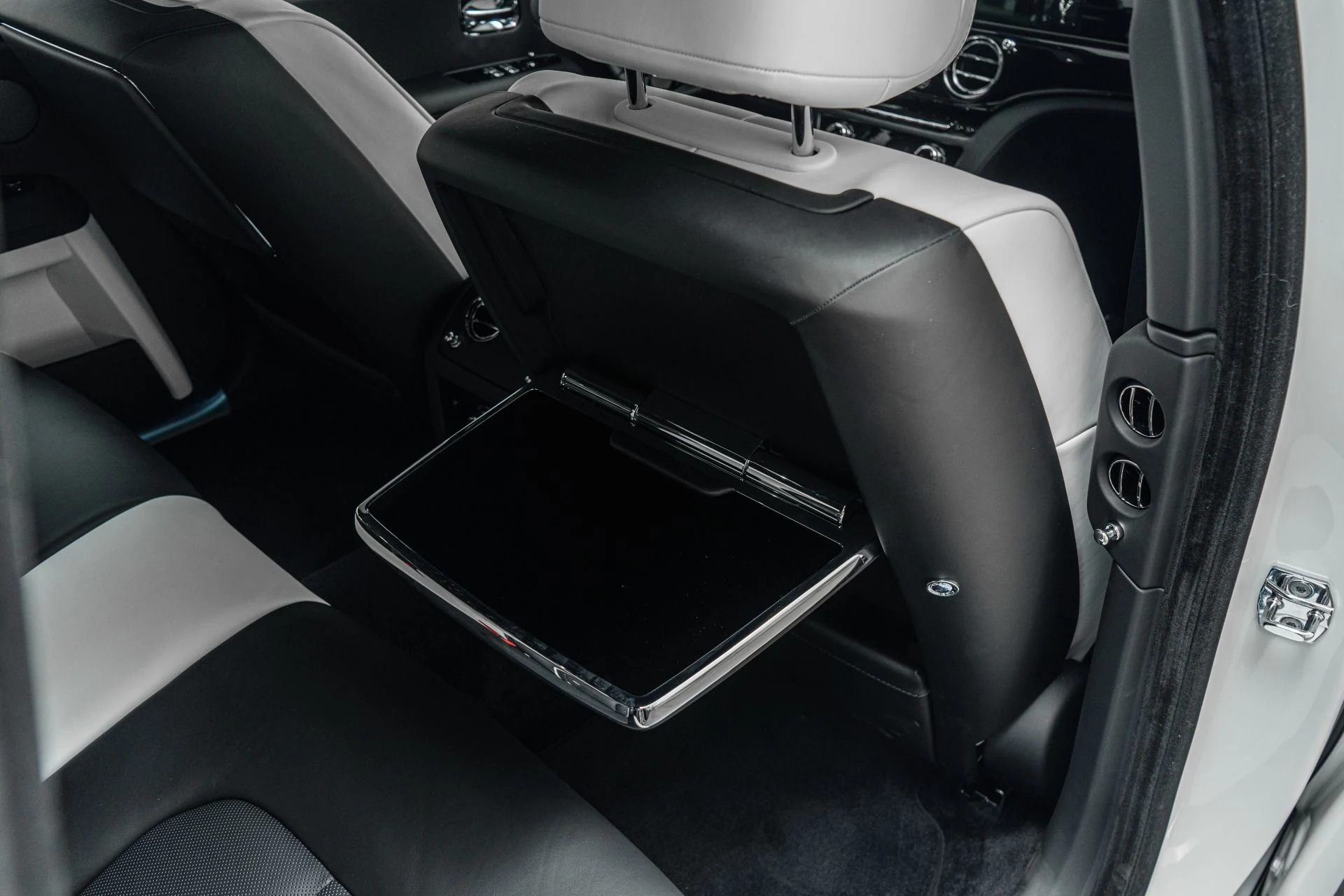 mph031_4254277557_Used_2026_Rolls_Royce_Ghost_Two_Tone_Interior_Low_Miles_1781640354_5a0b1b1a17