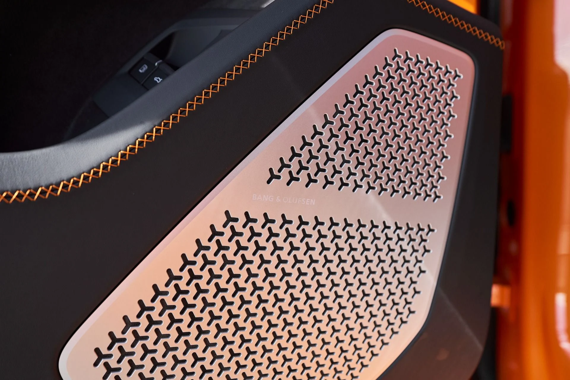 mph031_4261114119_Used_2025_Lamborghini_Urus_SE_1763677021_c139a49de1