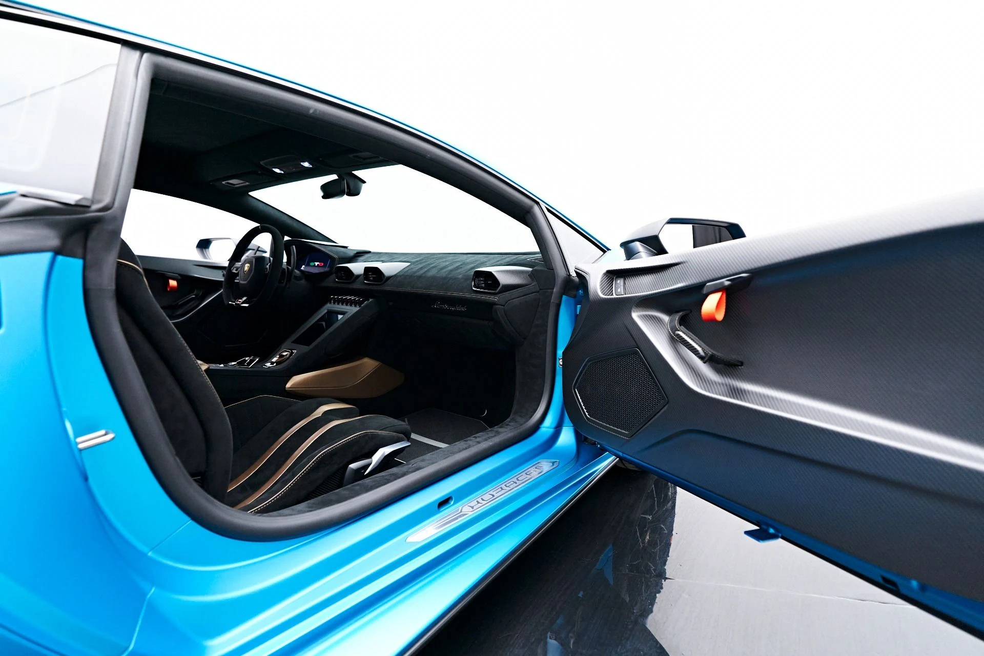 mph031_4266322994_Used_2022_Lamborghini_Huracan_STO_Base_1732754503_1d972a8875