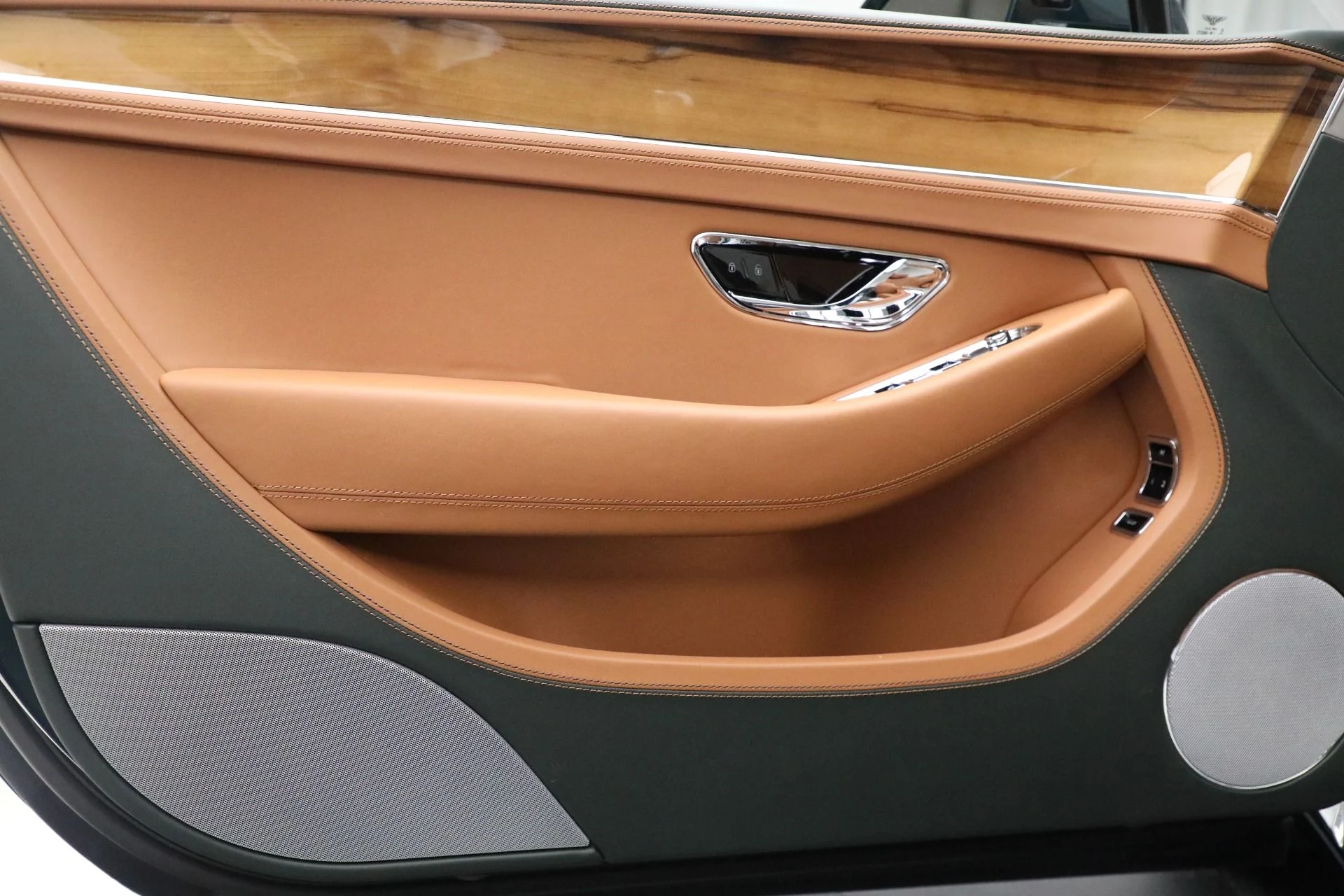 mph031_4275677758_New_2024_Bentley_Continental_GTC_V8_9192c59c6a