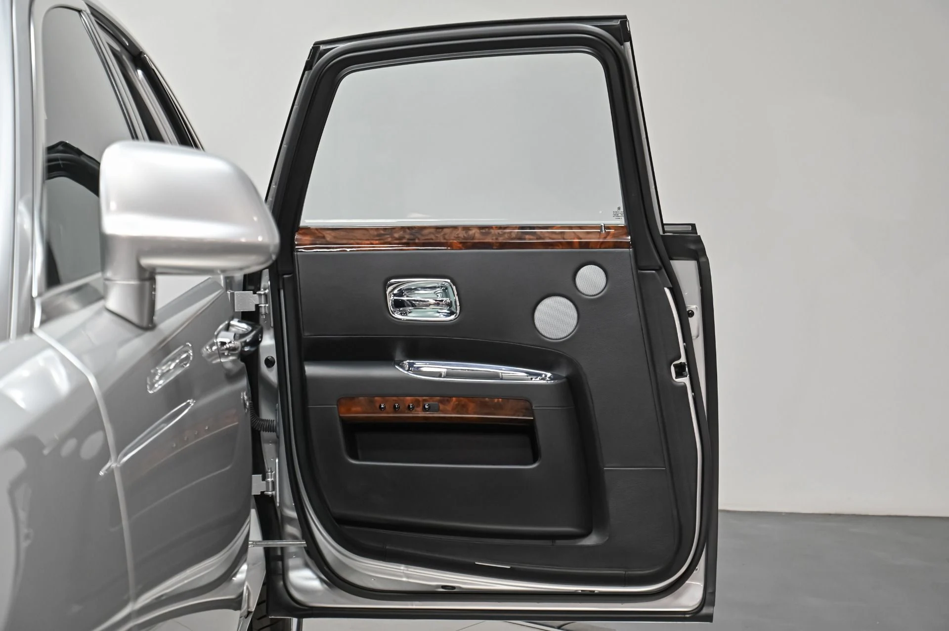 mph031_4282442394_Used_2012_Rolls_Royce_Ghost_1757528739_c45bcd63a6