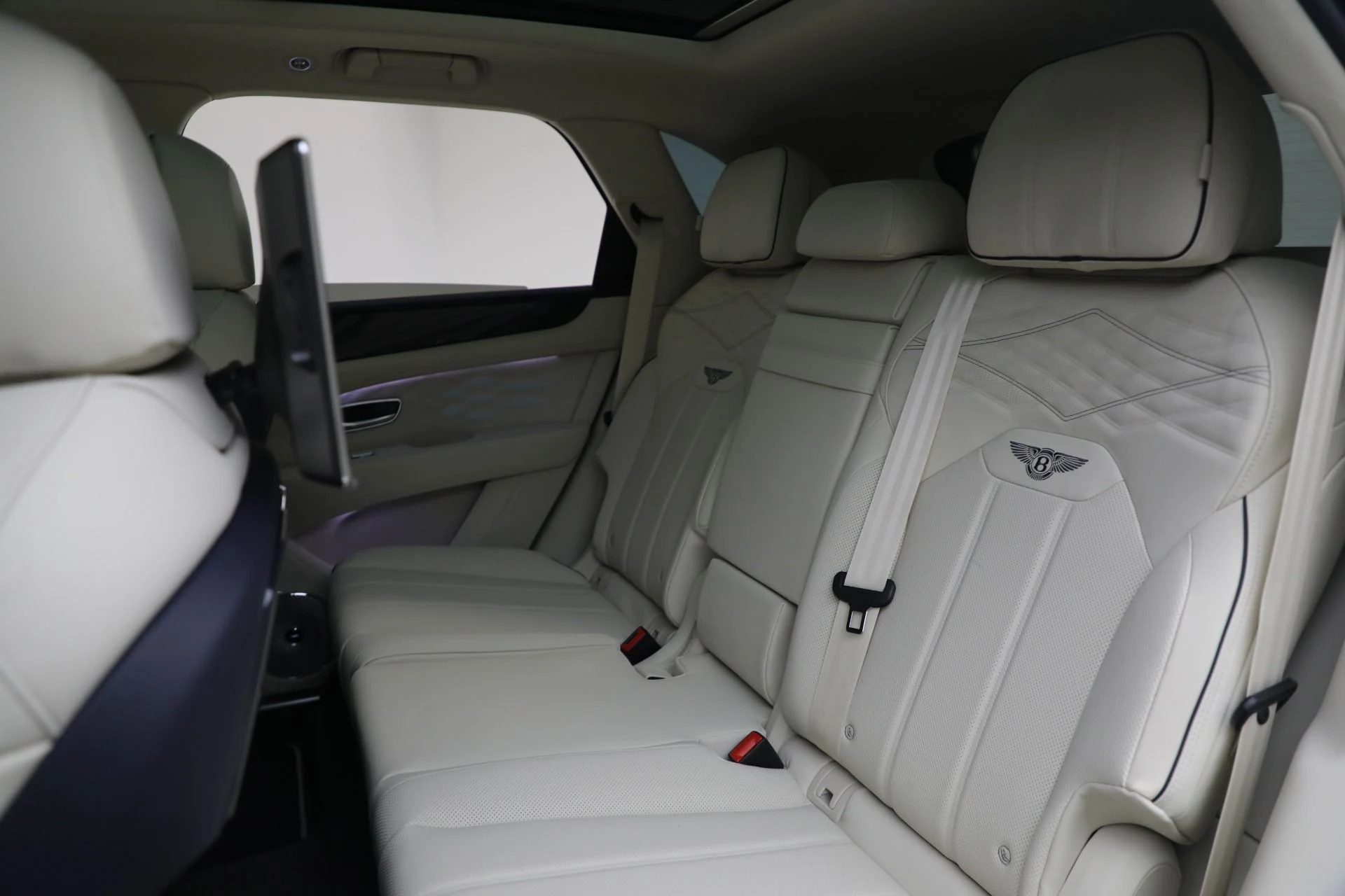 mph031_4282933877_New_2025_Bentley_Bentayga_Atelier_Edition_V8_fd7aac9821