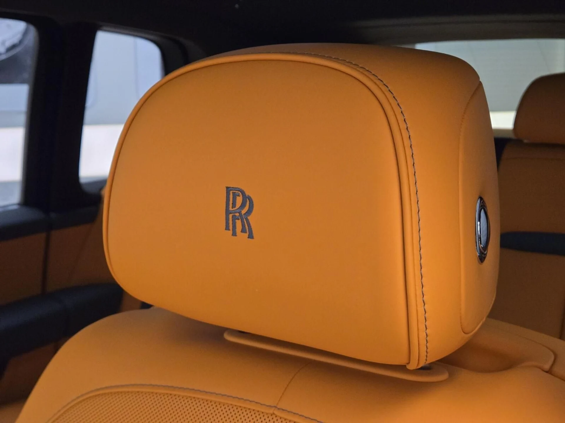mph031_4294258750_New_2027_Rolls_Royce_Black_Badge_Cullinan_1784179126_0d48762040
