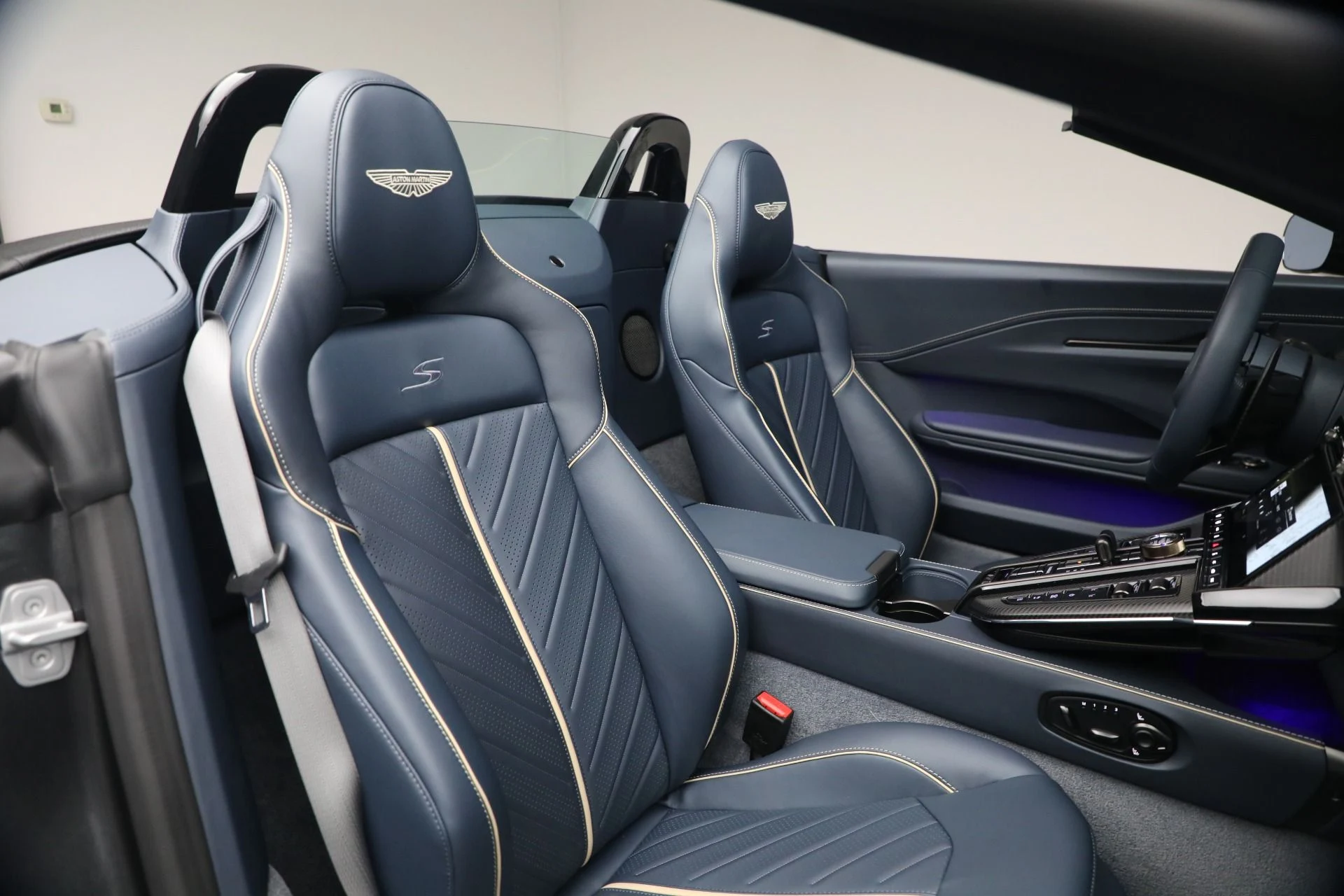 mph031_436017024_New_2026_Aston_Martin_Vantage_S_Roadster_1787407546_075a242303