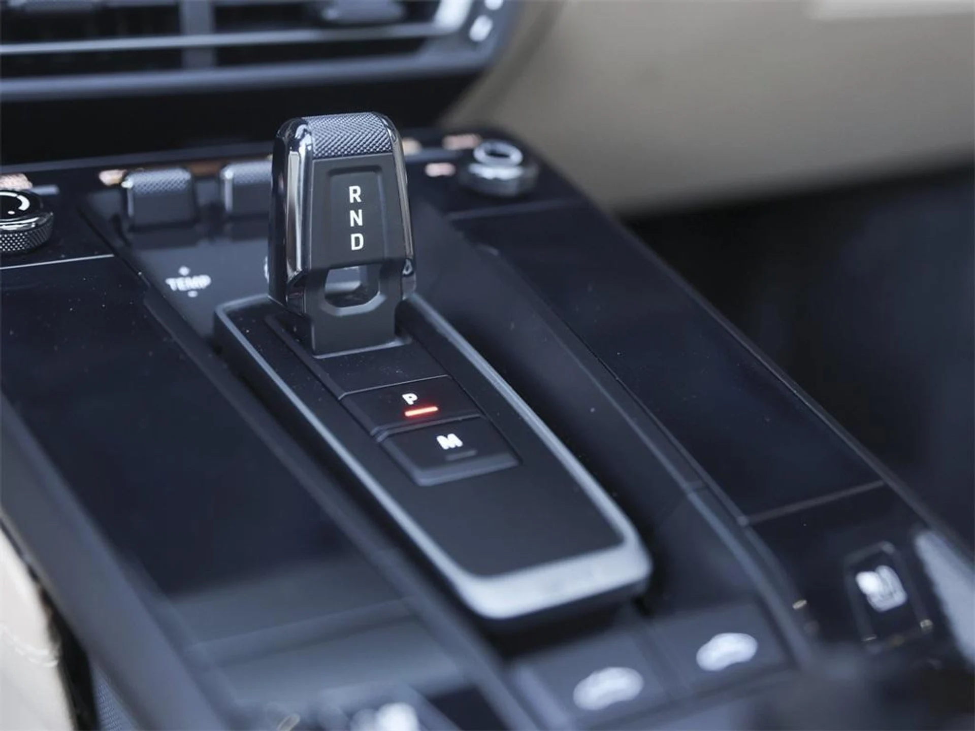 mph031_437010180_N9_P_Wg_ZT_2cg_HZ_Hskpe9b_Q_Flb_L_Za0_c0619ab9d5