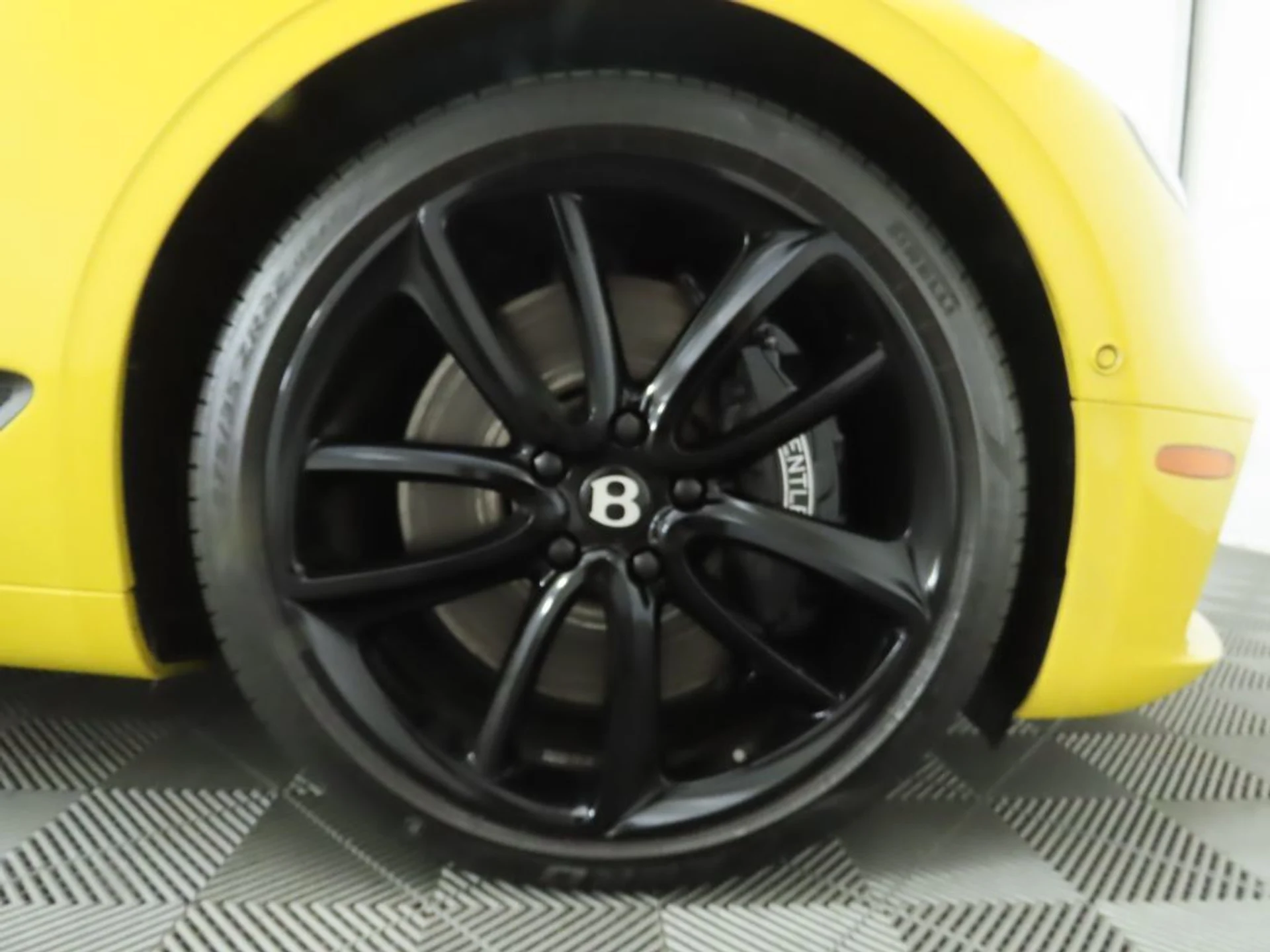 mph031_437845019_used_2024_bentley_continental_gtv8coupe_8119_22788097_32_1024_cb2f4c401e