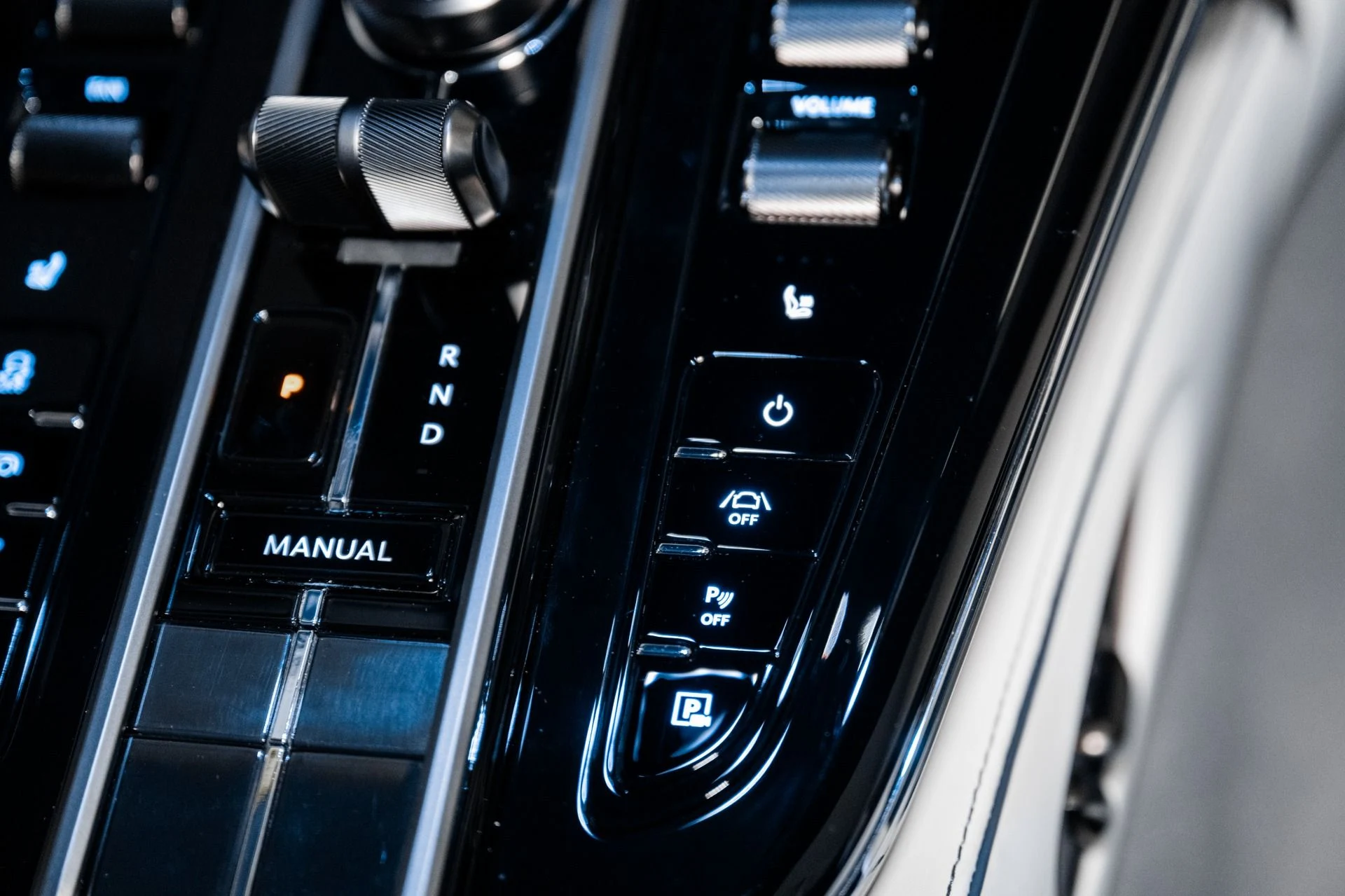 mph031_441395226_Used_2025_Aston_Martin_Vantage_Coupe_1741617065_36367ae5ef