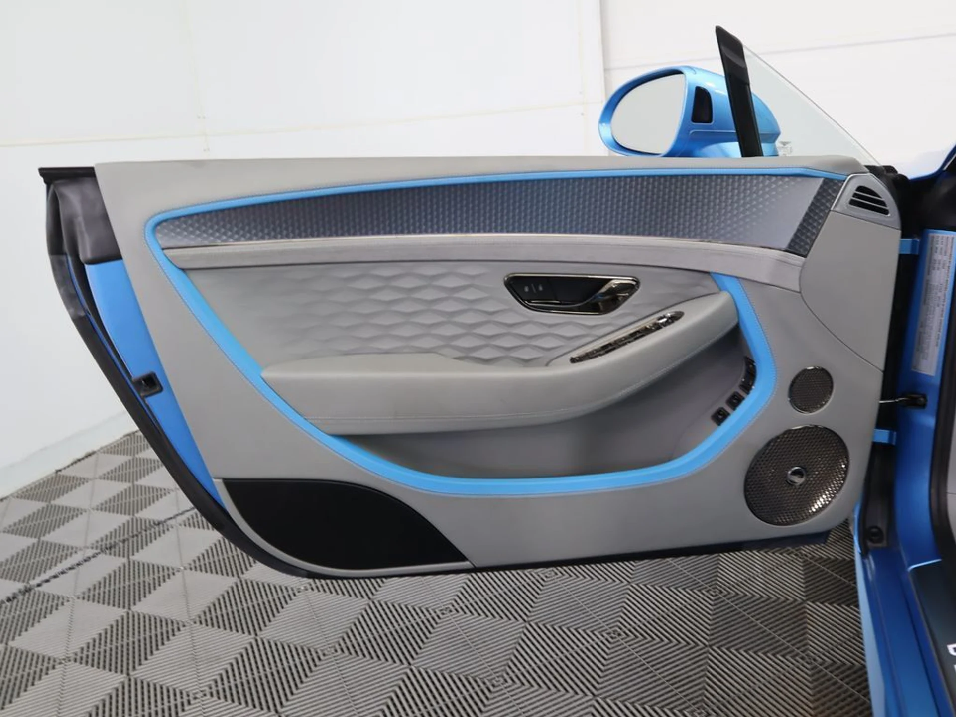 mph031_444778874_used_2025_bentley_continental_gtspeedconvertible_8119_22941730_32_1024_ef2c9fc71d