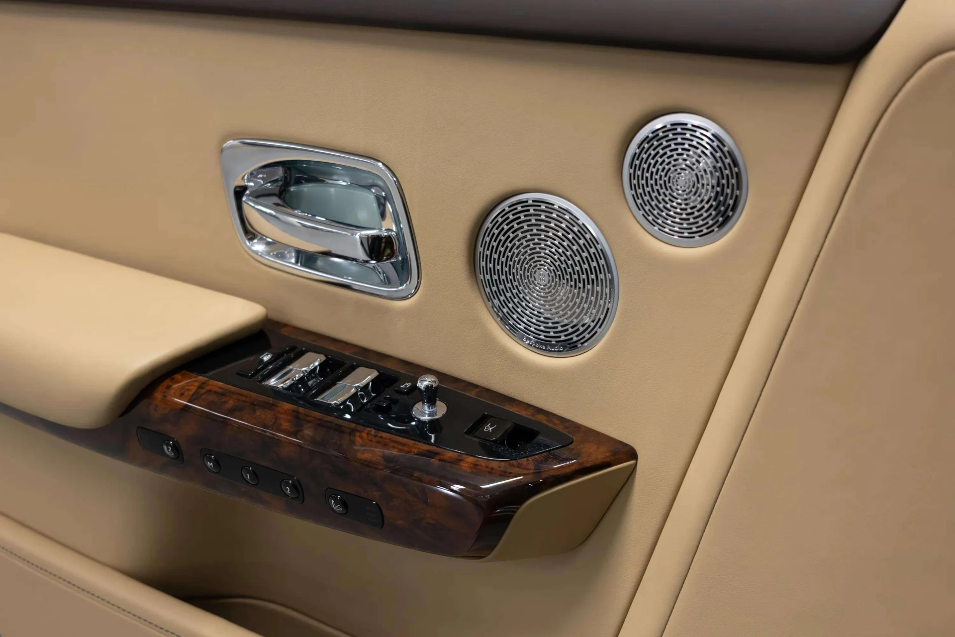 mph031_44556422_6525b2e2_871b_444e_b5fa_f8e1dbb6db6e_201920_Rolls_Royce20_Phantom2028_SCA_687_S59_KU_10466929_32_a0eef41cc2