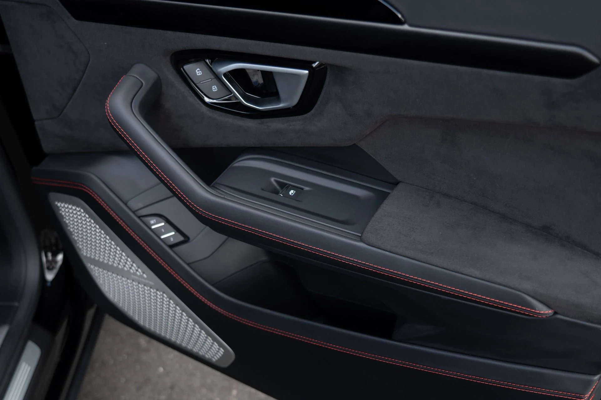 mph031_467042958_Used_2024_Lamborghini_Urus_S_1757442277_2097742d76