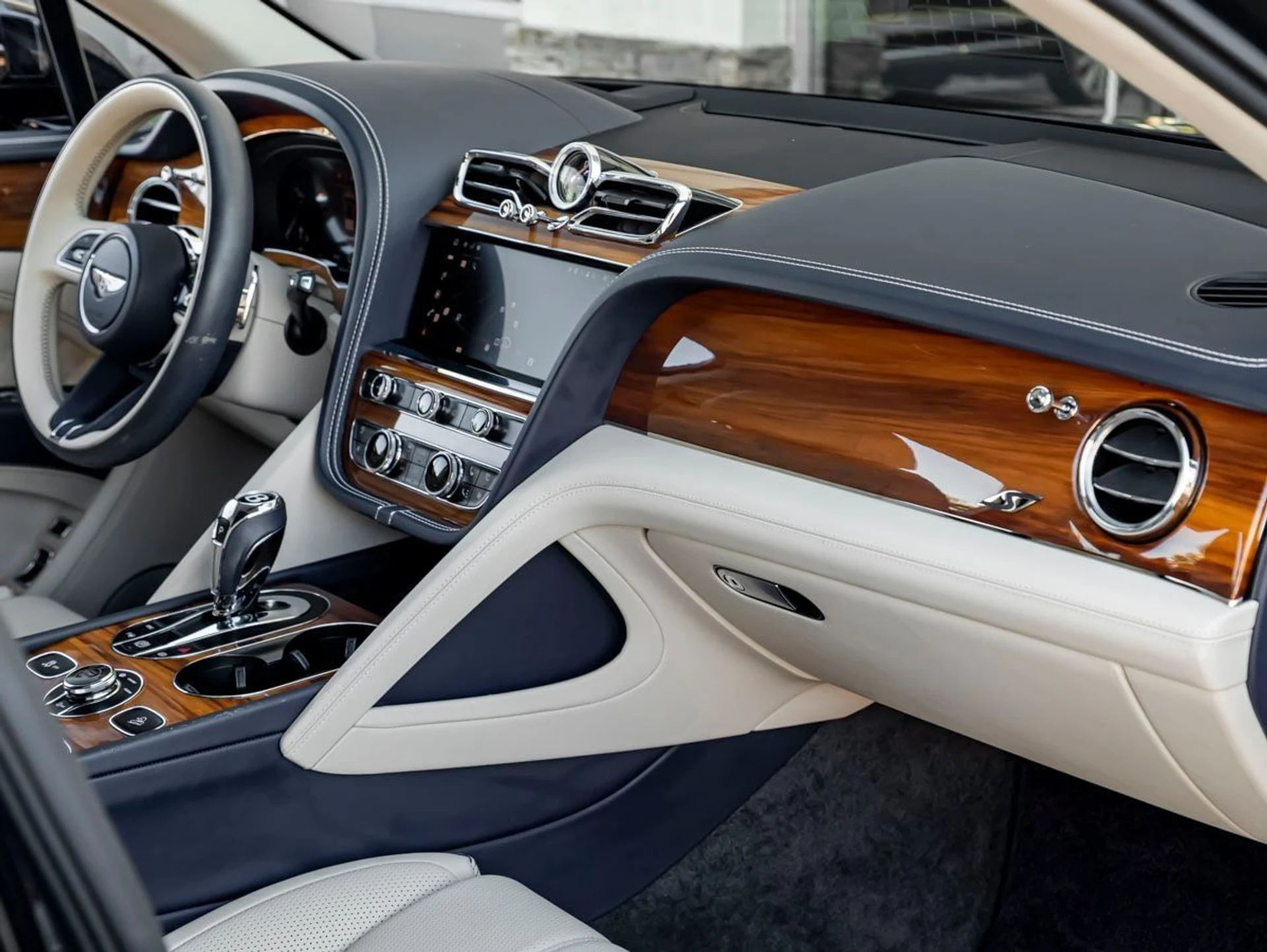 mph031_470706596_32_9baa0cc9af