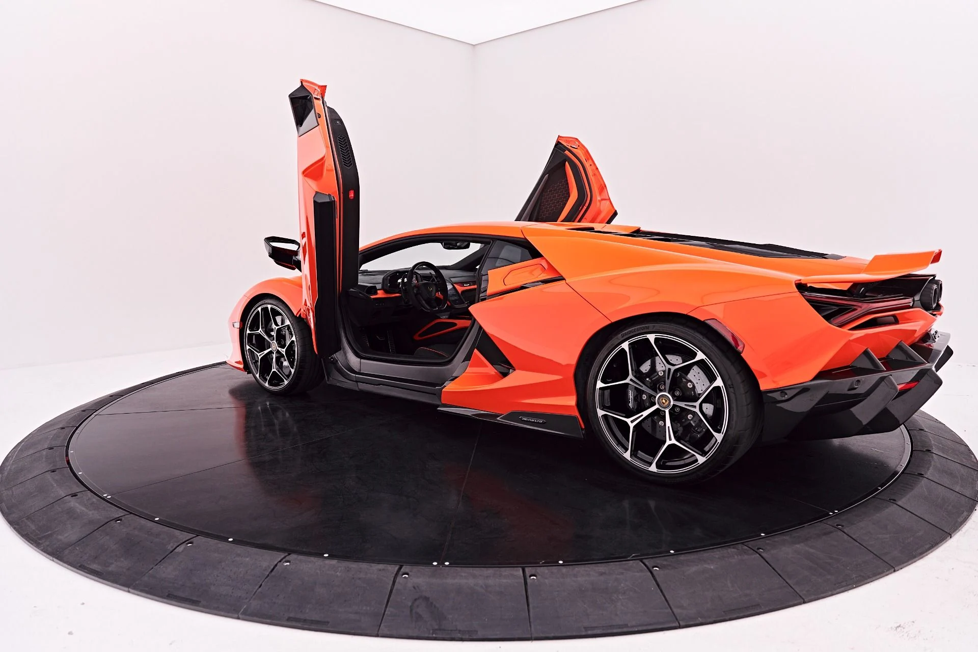 mph031_471316819_Used_2024_Lamborghini_Revuelto_Base_1786150919_f63b156c8a