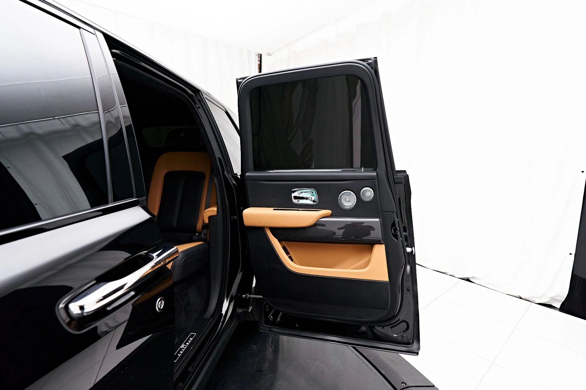 mph031_472291402_Used_2022_Rolls_Royce_Cullinan_Base_1679686724_f50efb00e7