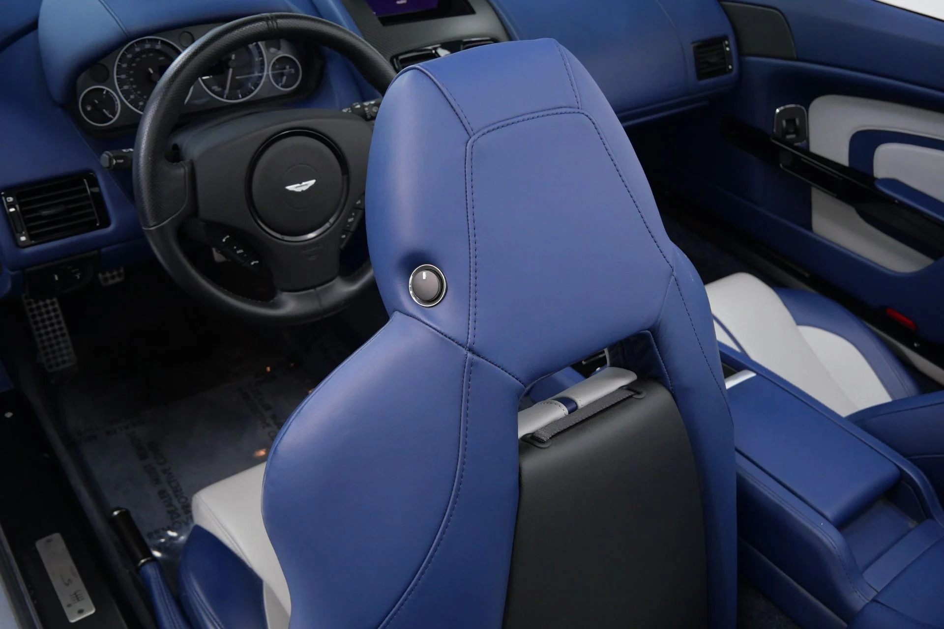 mph031_474511919_Used_2017_Aston_Martin_Vantage_Roadster_7_Speed_Manual_Limited_1_of_100_for_the_USA_1765816519_c90770df27