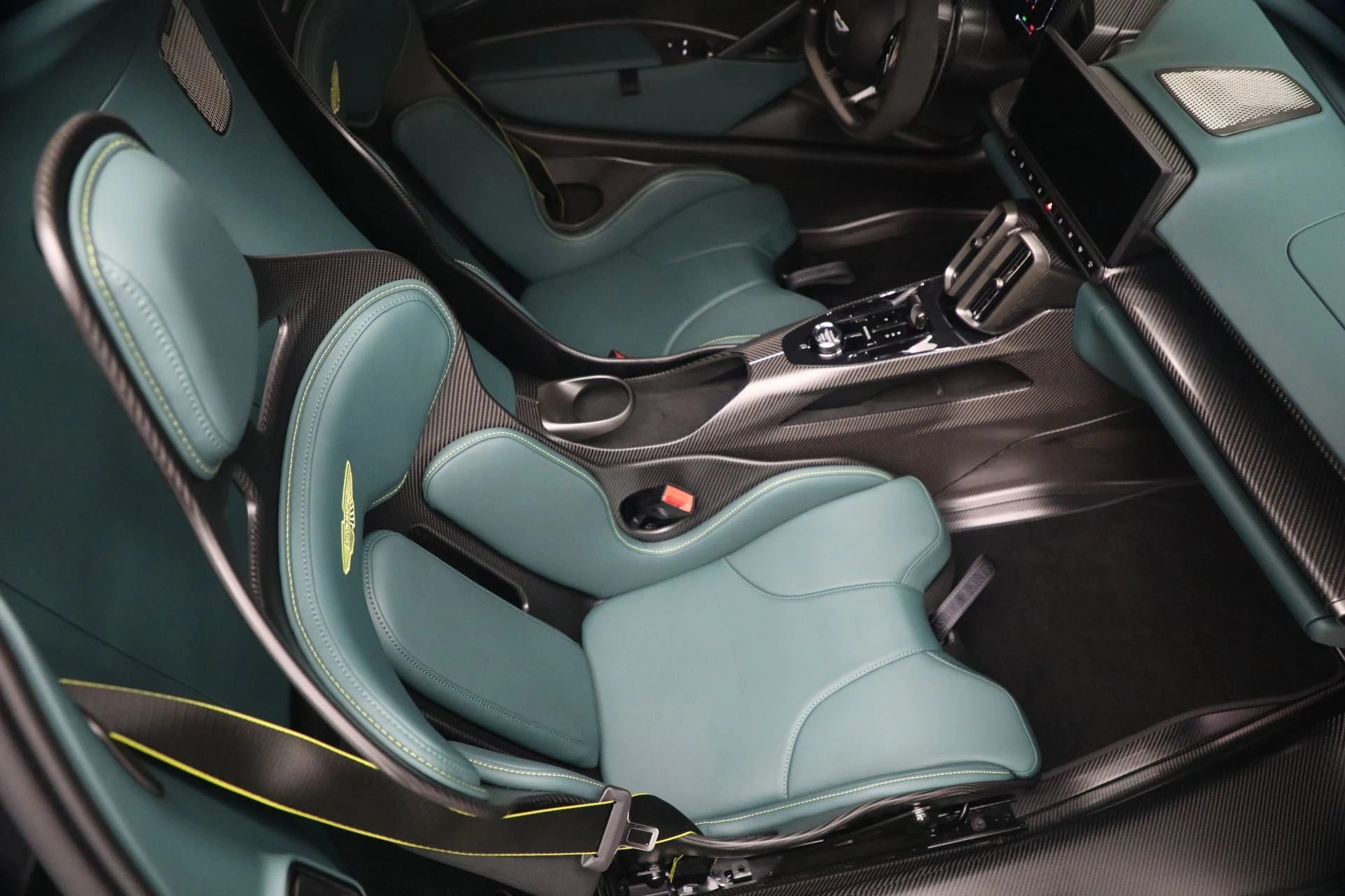 mph031_475457847_New_2026_Aston_Martin_Valhalla_1779312617_3e92019e2c
