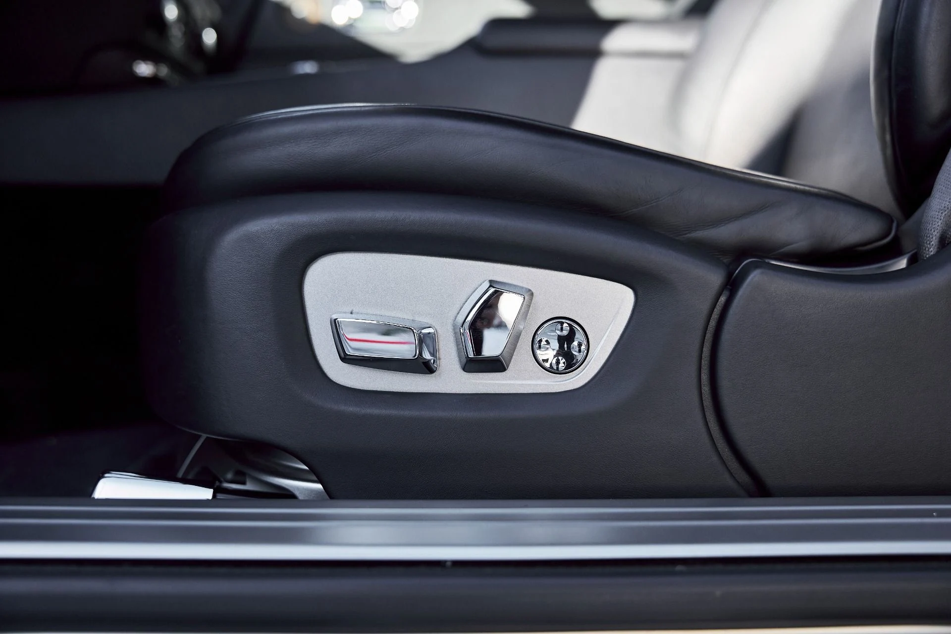 mph031_479393546_Used_2015_Rolls_Royce_Wraith_Base_1767063532_a5216e27c9