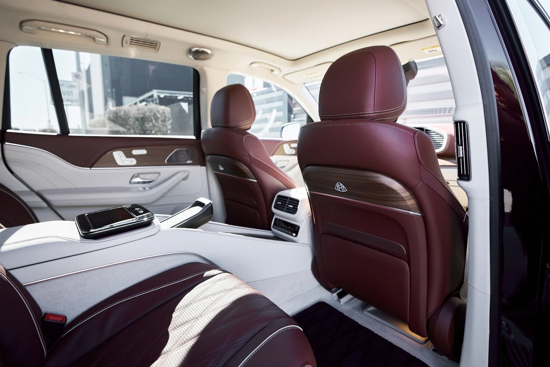 mph031_490951461_Used_2024_Mercedes_Benz_GLS_Maybach_GLS_600_1762306358_2b32c835b3