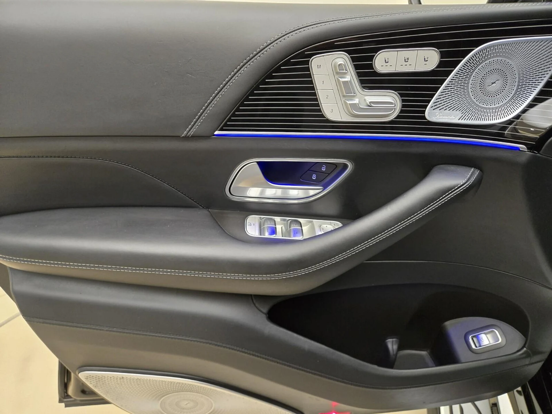 mph031_49479282_Used_2021_Mercedes_Benz_GLS_Maybach_GLS_600_1773381714_94b44bd246