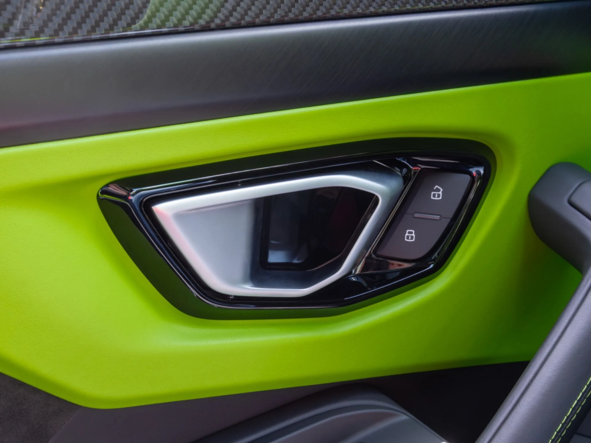 mph031_495211755_Used_2024_Lamborghini_Urus_S_1775489529_5e6bbf3b5d