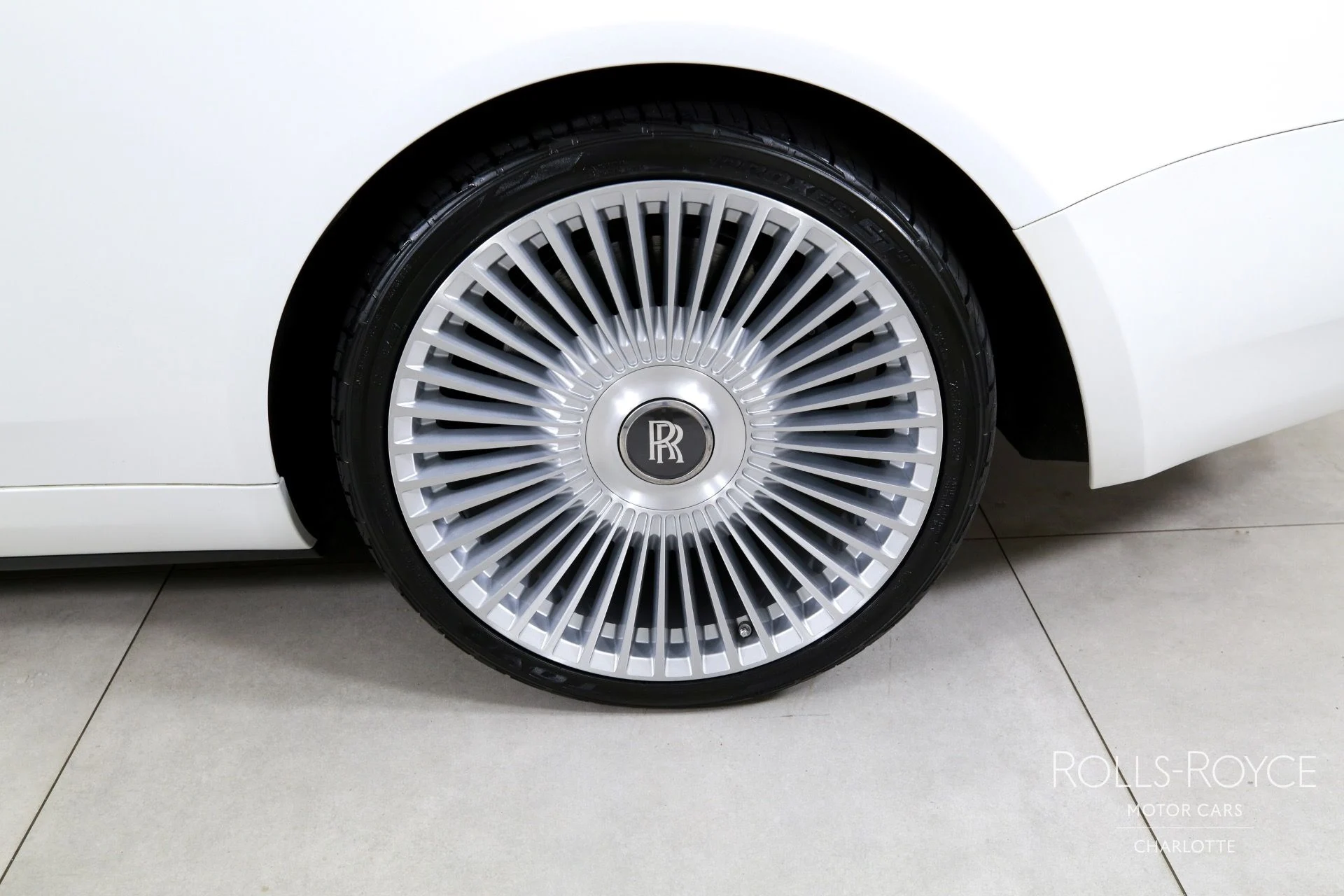 mph031_496214736_Used_2018_Rolls_Royce_Dawn_1750953532_c490682d31