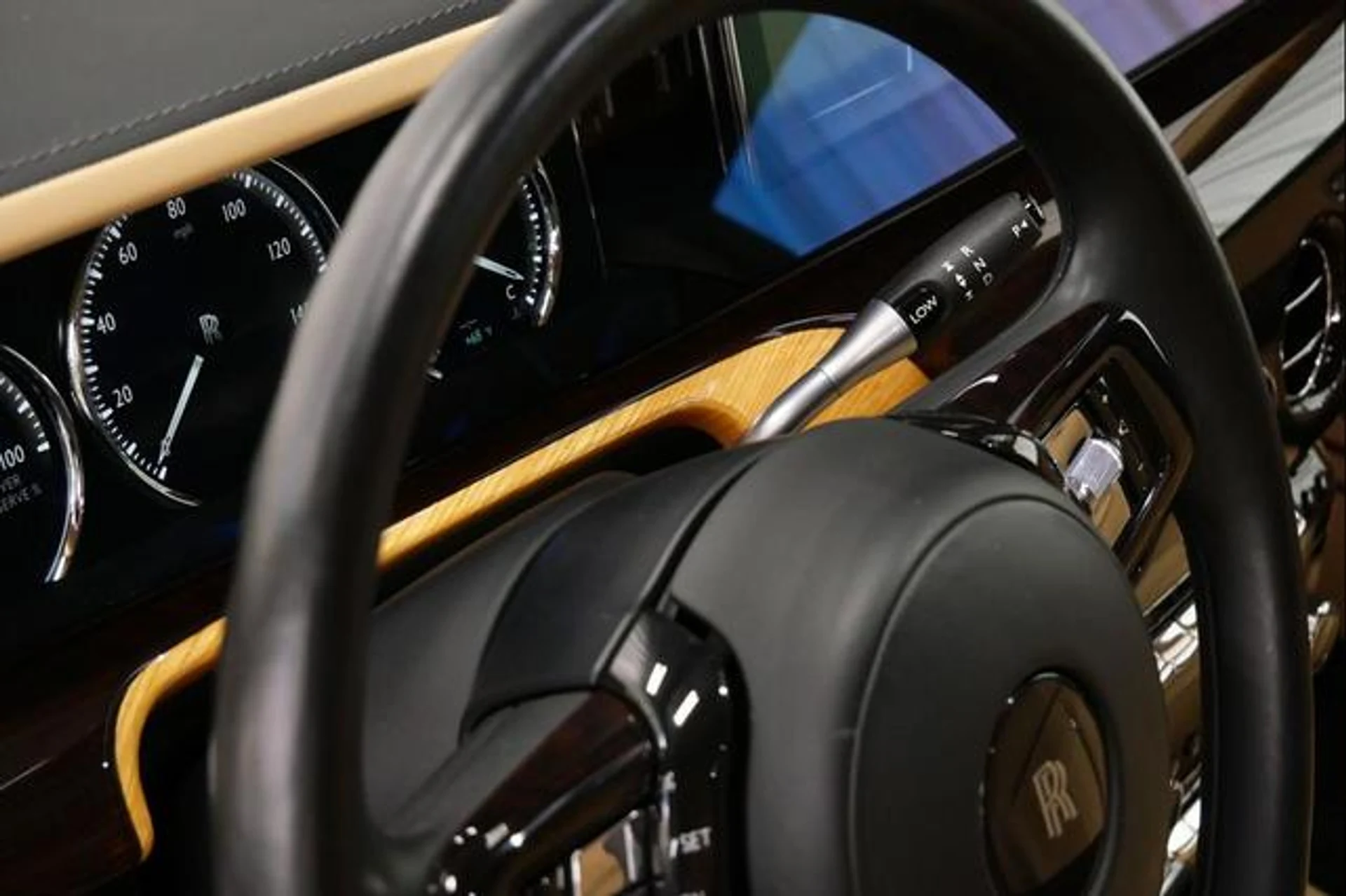 mph031_502248521_xdak7agu_H9_Vp9_Au_E_Ifg_DB_0_C_Ifw_1538d9de77