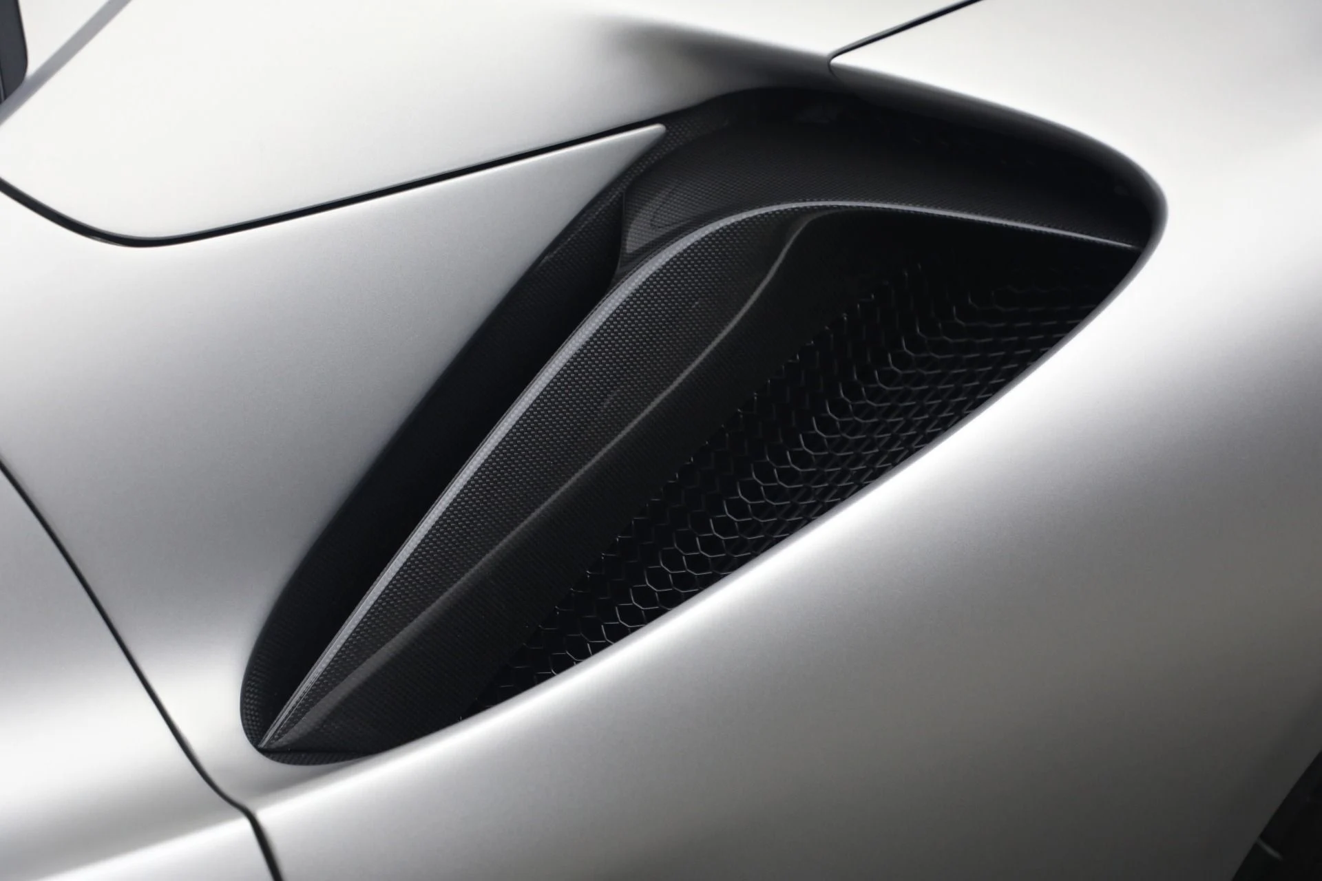 mph031_503897037_Used_2023_Ferrari_SF_90_Spider_1774121460_1d202d4d38