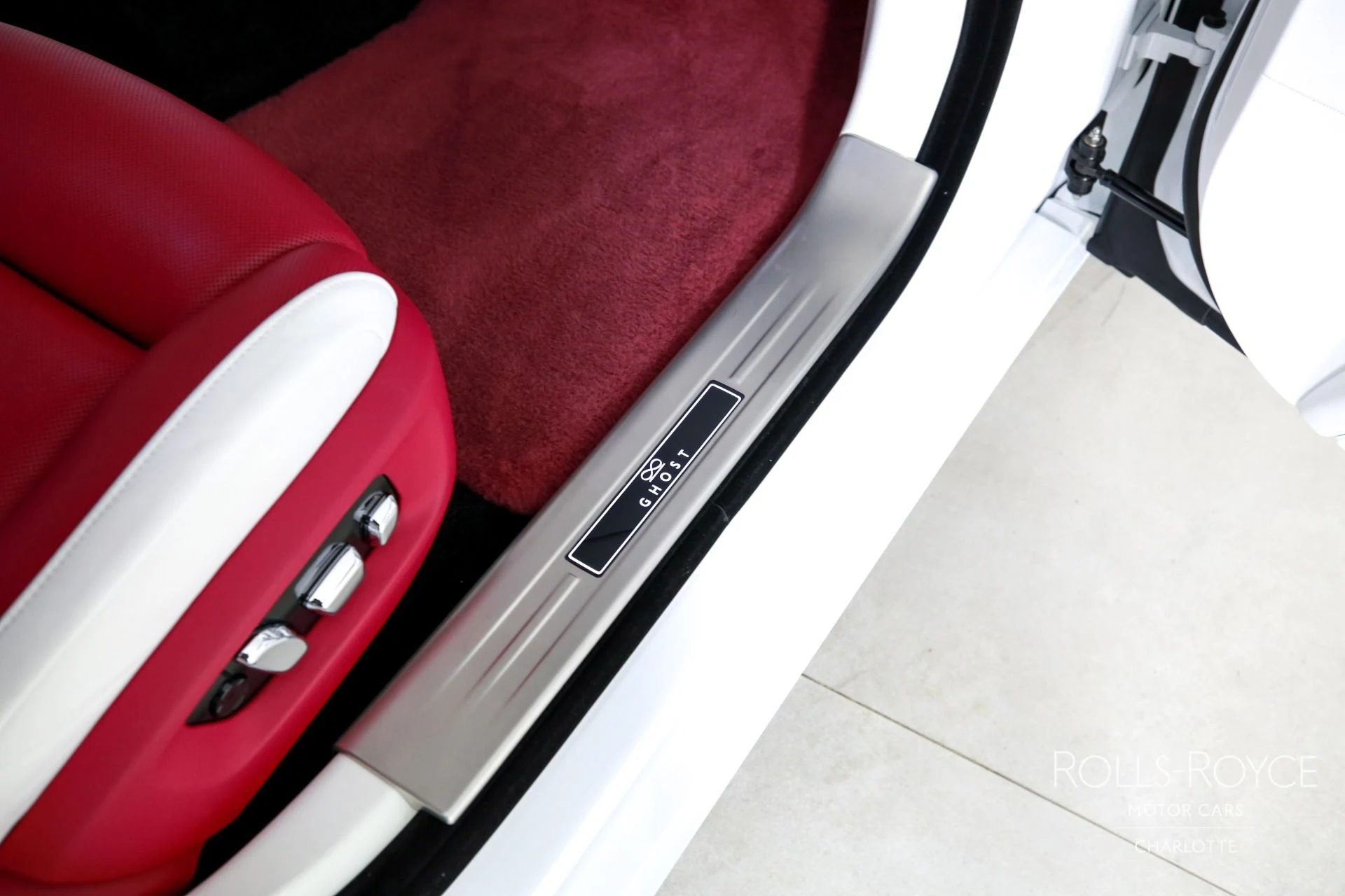 mph031_507350161_Used_2024_Rolls_Royce_Black_Badge_Ghost_1767375436_3a36e14d5d