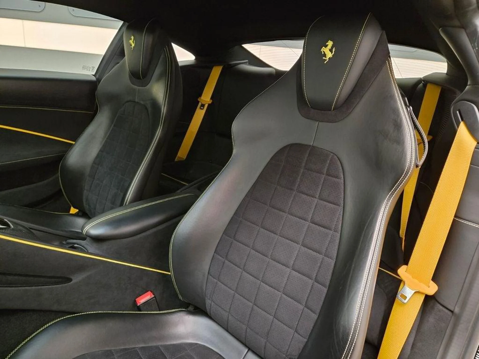 mph031_508525080_Used_2022_Ferrari_Roma_1775292318_3b8f77b2b5