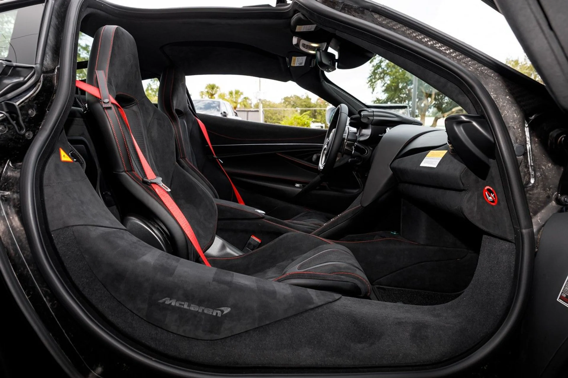 mph031_509069578_616_p32_l_0544d95518