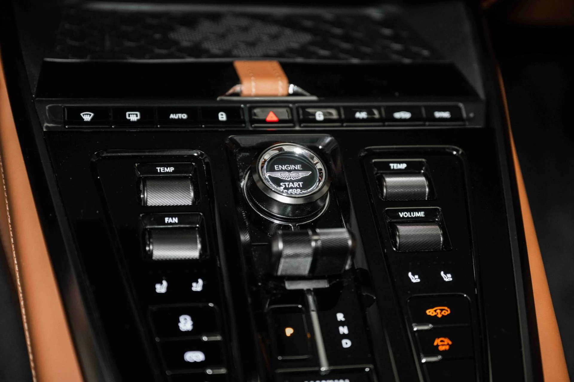 mph031_521265277_Used_2025_Aston_Martin_DBX_707_1730812755_c1e47ce347