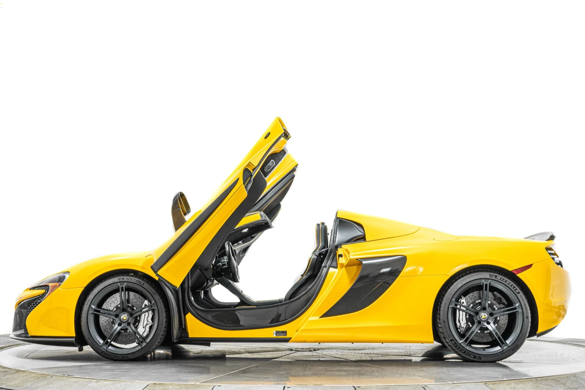 mph031_525129870_Used_2015_Mc_Laren_650_S_Spyder_1790194559_12f8ba2e86