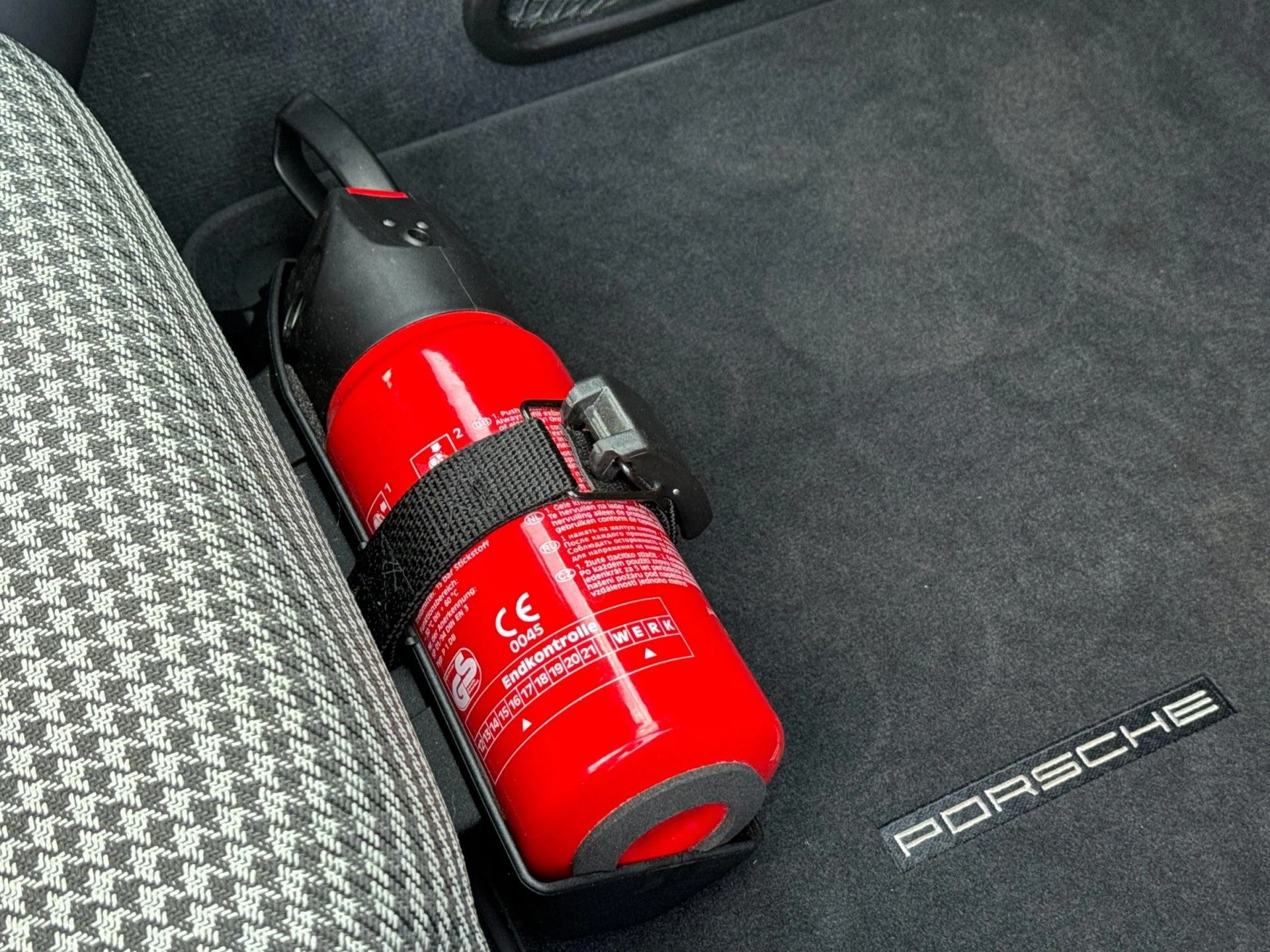 mph031_534420382_Used_2016_Porsche_911_R_1769181329_a9487861f9