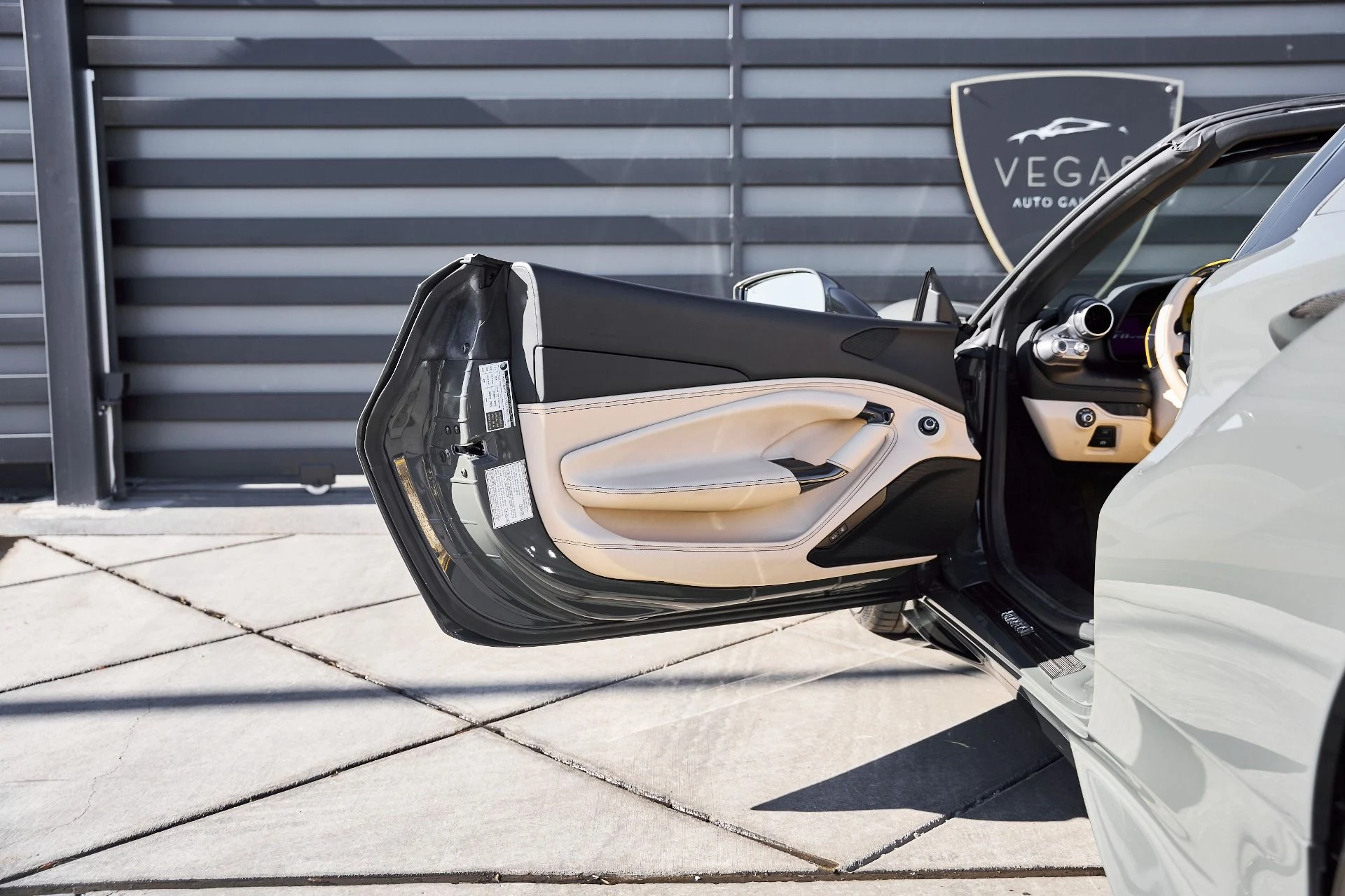 mph031_545149307_Used_2022_Ferrari_F8_Spider_Base_1768868415_643b520ffc