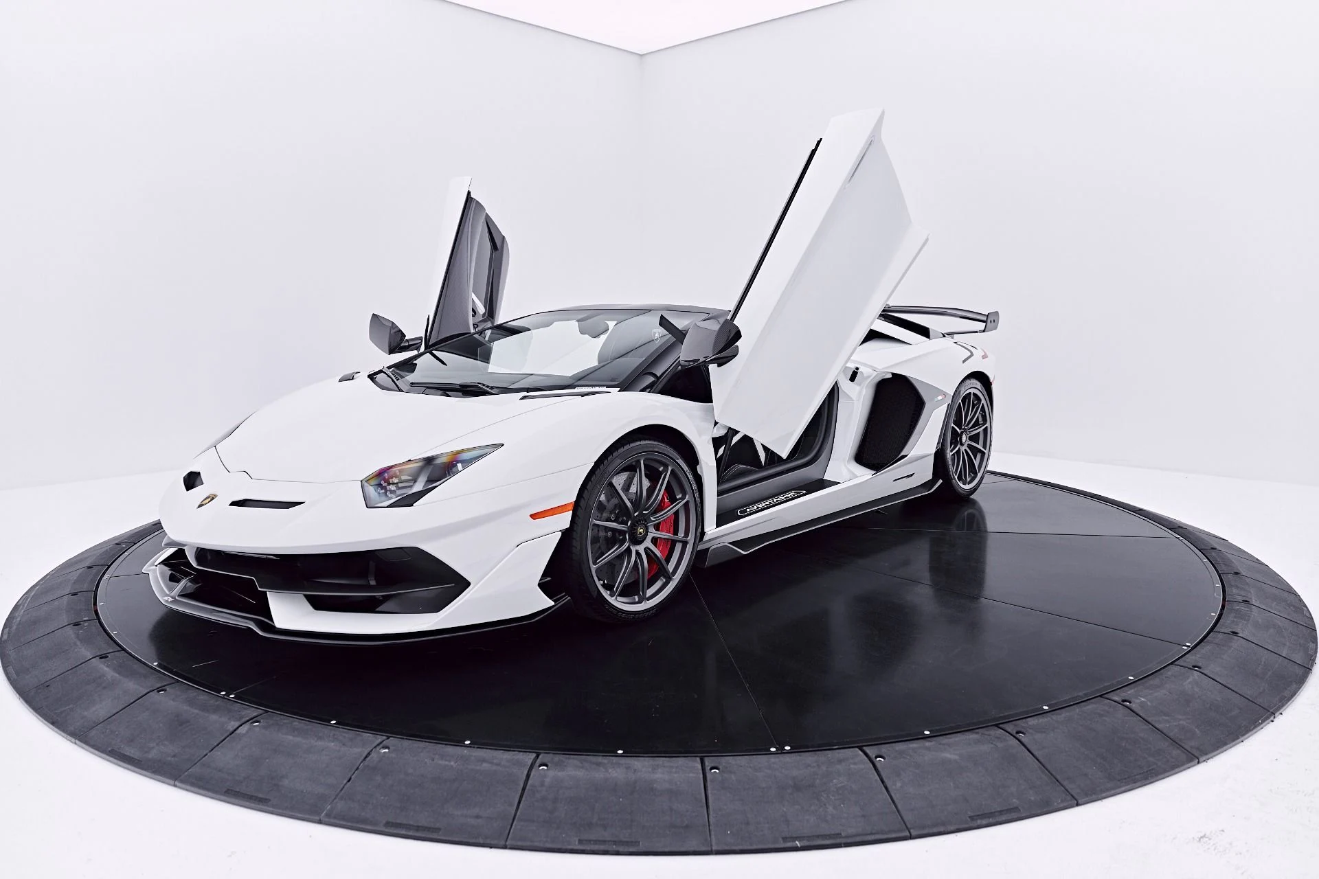 mph031_551544757_Used_2021_Lamborghini_Aventador_SVJ_Base_1784080194_a58ad37b6f