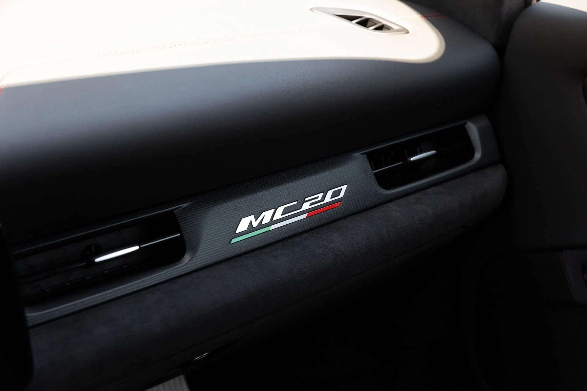 mph031_555561853_Used_2022_Maserati_MC_20_1747769263_b60a171ea9