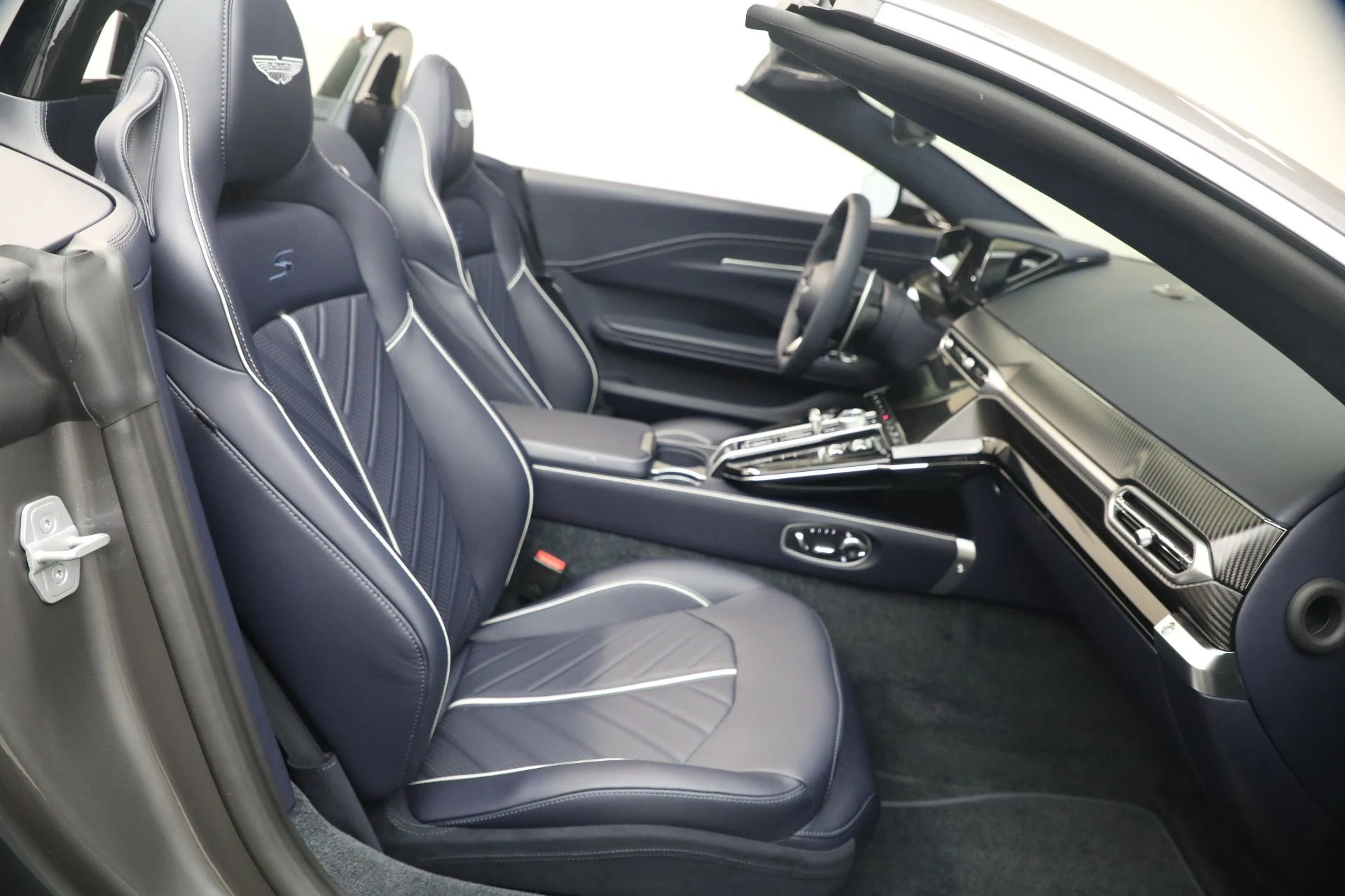 mph031_556085093_New_2026_Aston_Martin_Vantage_S_Roadster_1786132821_5cc5183fb0