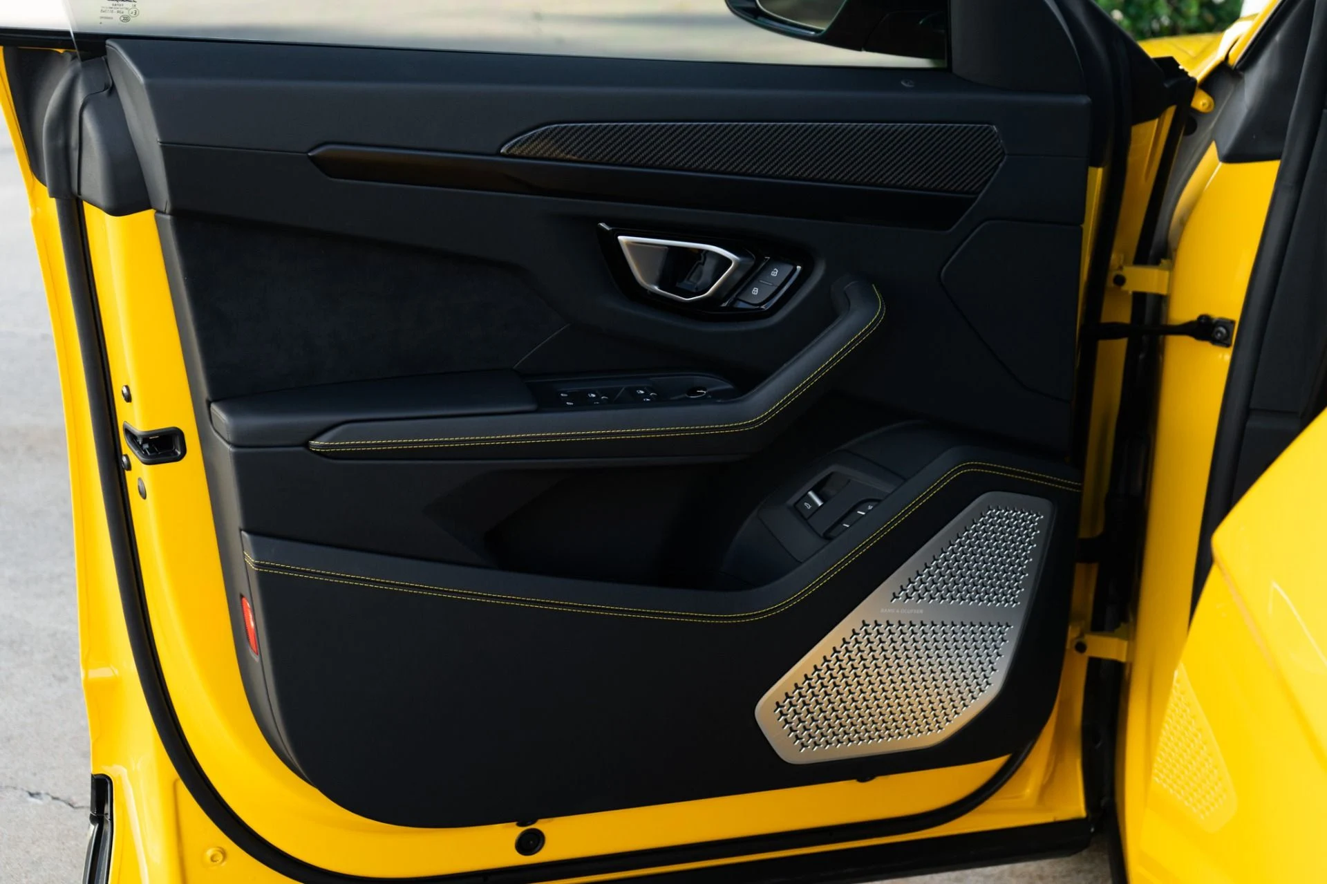 mph031_559654486_Used_2021_Lamborghini_Urus_1770744627_302719d1ad