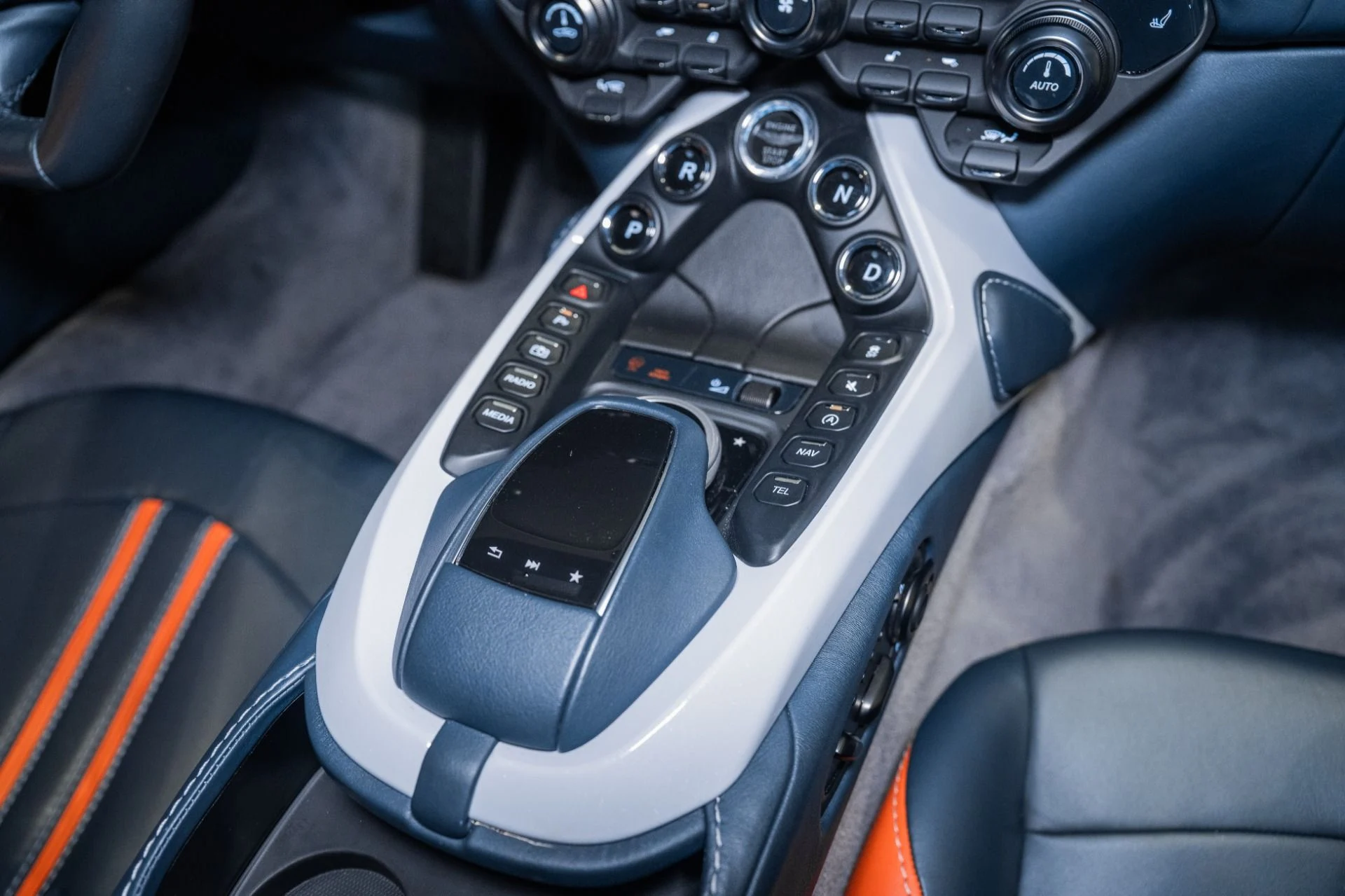 mph031_562799349_Used_2019_Aston_Martin_Vantage_1790176598_908db4c748