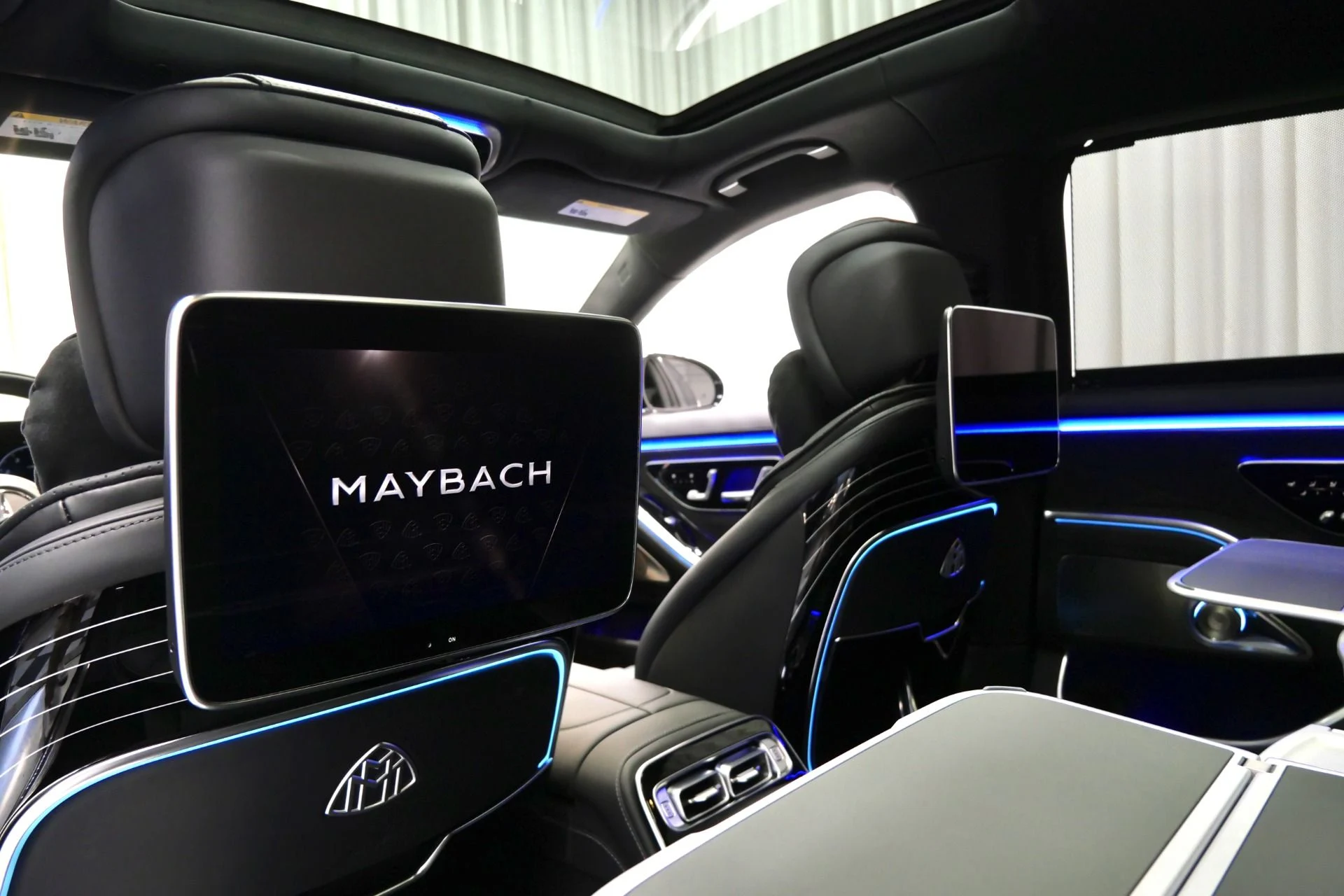 mph031_56448390_Used_2023_Mercedes_Benz_Mercedes_Maybach_S_680_1758656012_d995e27e18