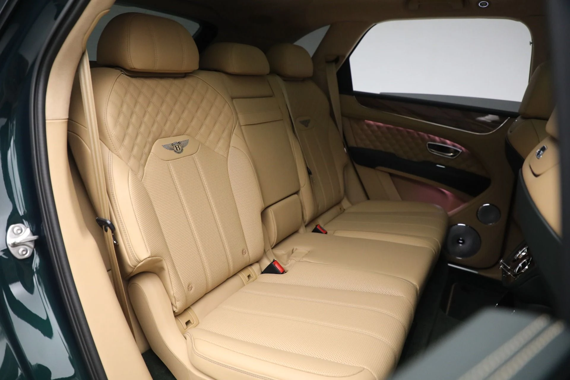 mph031_580182458_Used_2023_Bentley_Bentayga_Azure_Hybrid_e5dd0ccaef