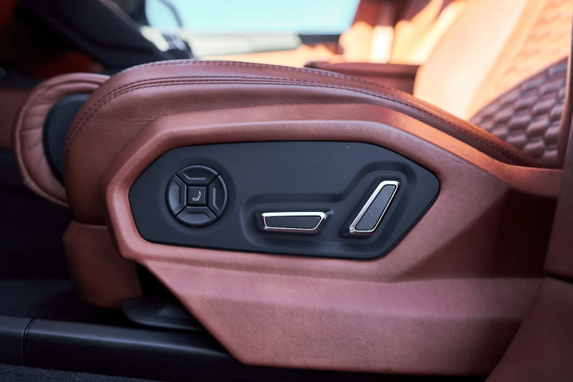 mph031_581222150_Used_2022_Lamborghini_Urus_1764710457_dc44d7e761