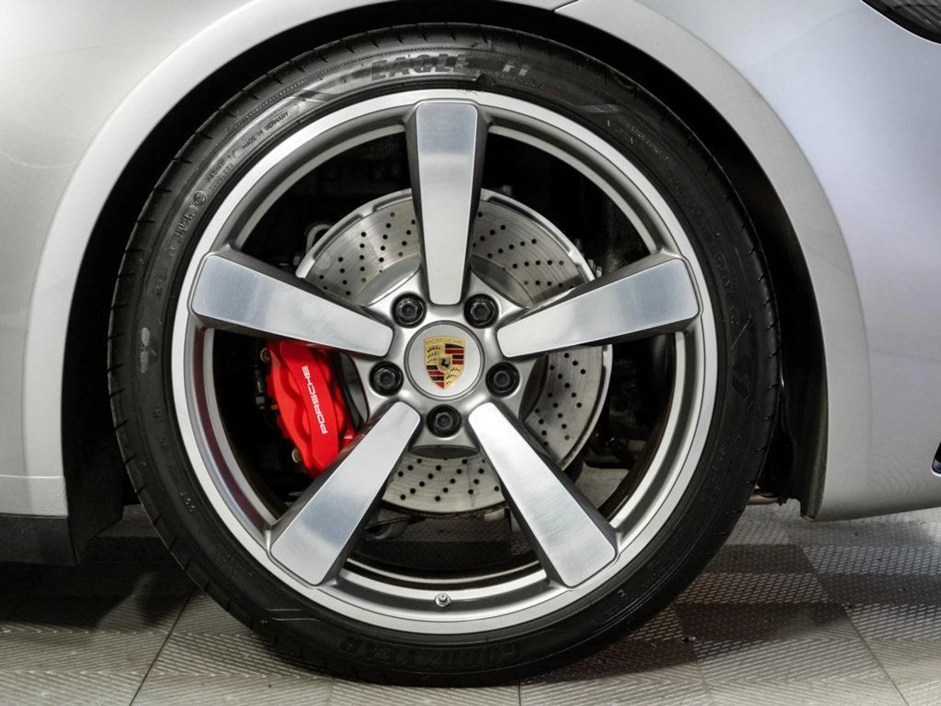 mph031_582062800_1_Gl_Trhy_R_Gk_D2_TE_Uk_C9_Ksrz0_W_Bus_59b725e2dc