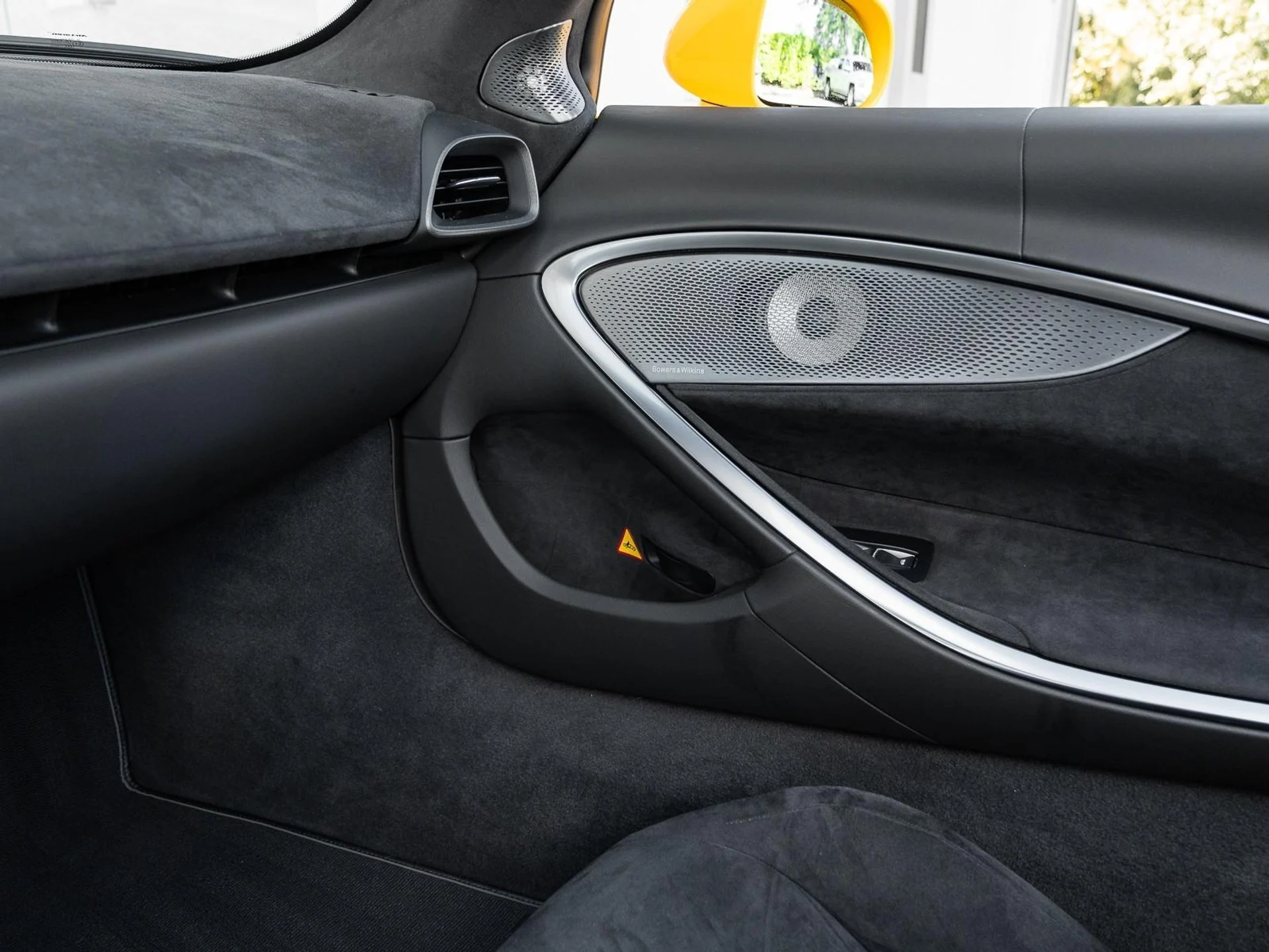 mph031_583336451_Used_2025_Mc_Laren_Artura_Tech_Lux_1764082939_2a2e8295b8