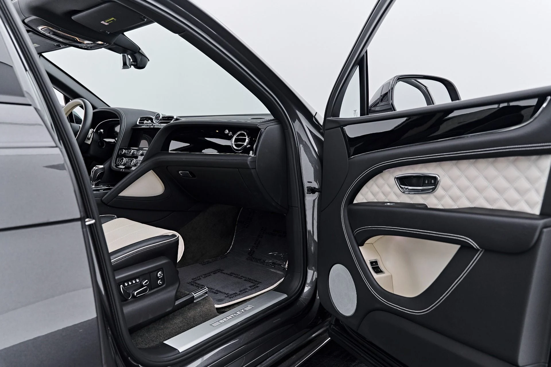 mph031_584268864_Used_2022_Bentley_Bentayga_V8_1791935732_d3f1bf751d