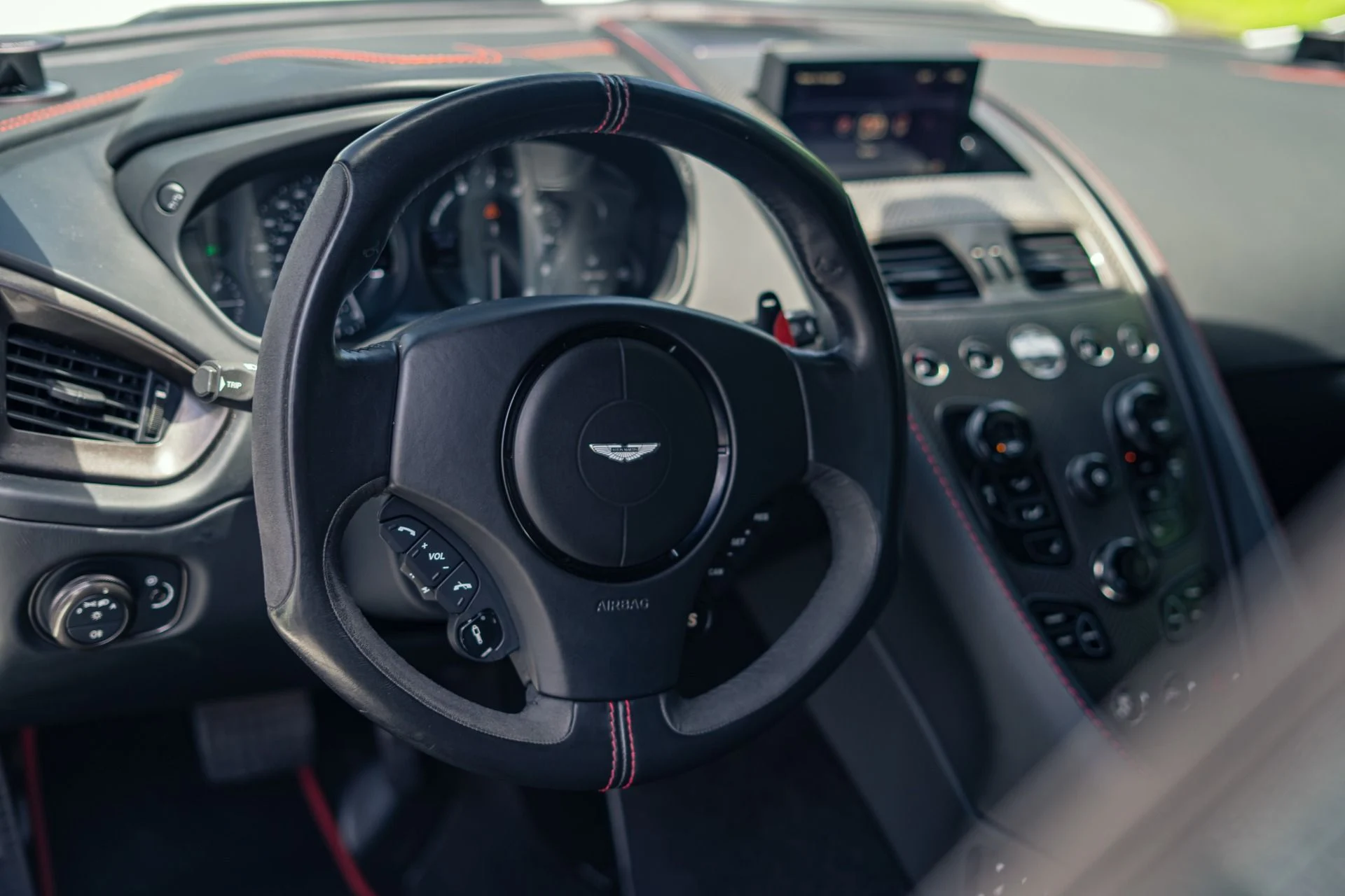 mph031_585936116_Used_2015_Aston_Martin_Vanquish_Carbon_White_Tasteful_Upgrades_1784056520_ee2577a79b
