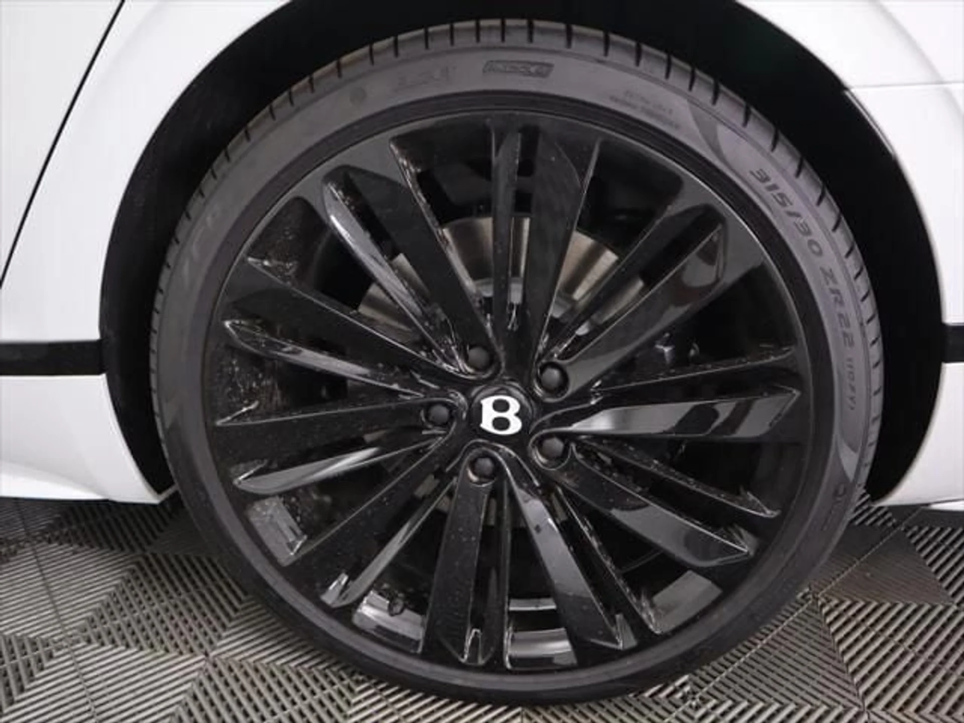 mph031_591445275_new_2025_bentley_flying_spur_speedsedan_8119_22748224_32_640_70e5e2309e