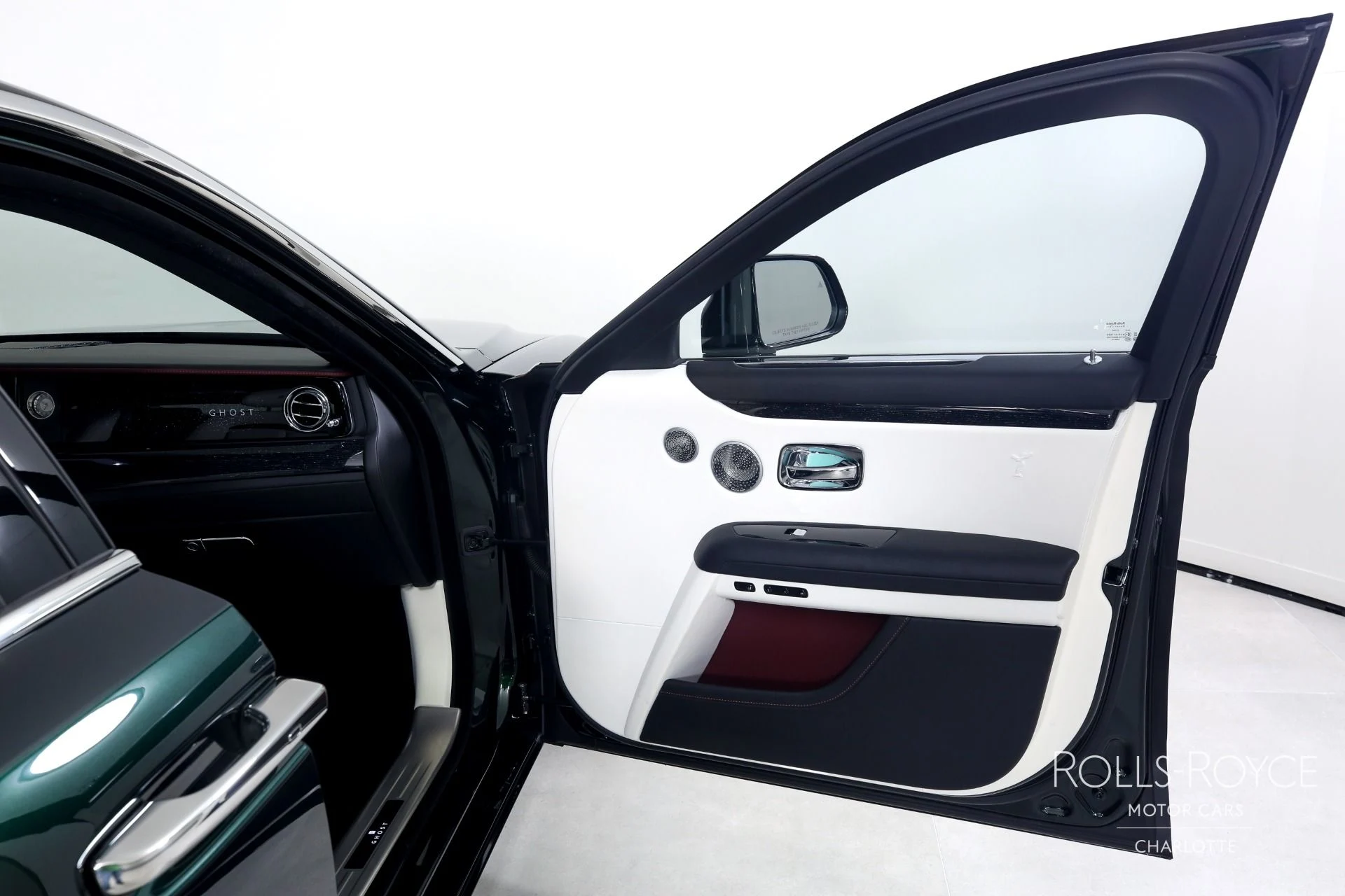 mph031_592839471_Used_2022_Rolls_Royce_Ghost_1688237023_d8c993a9c5