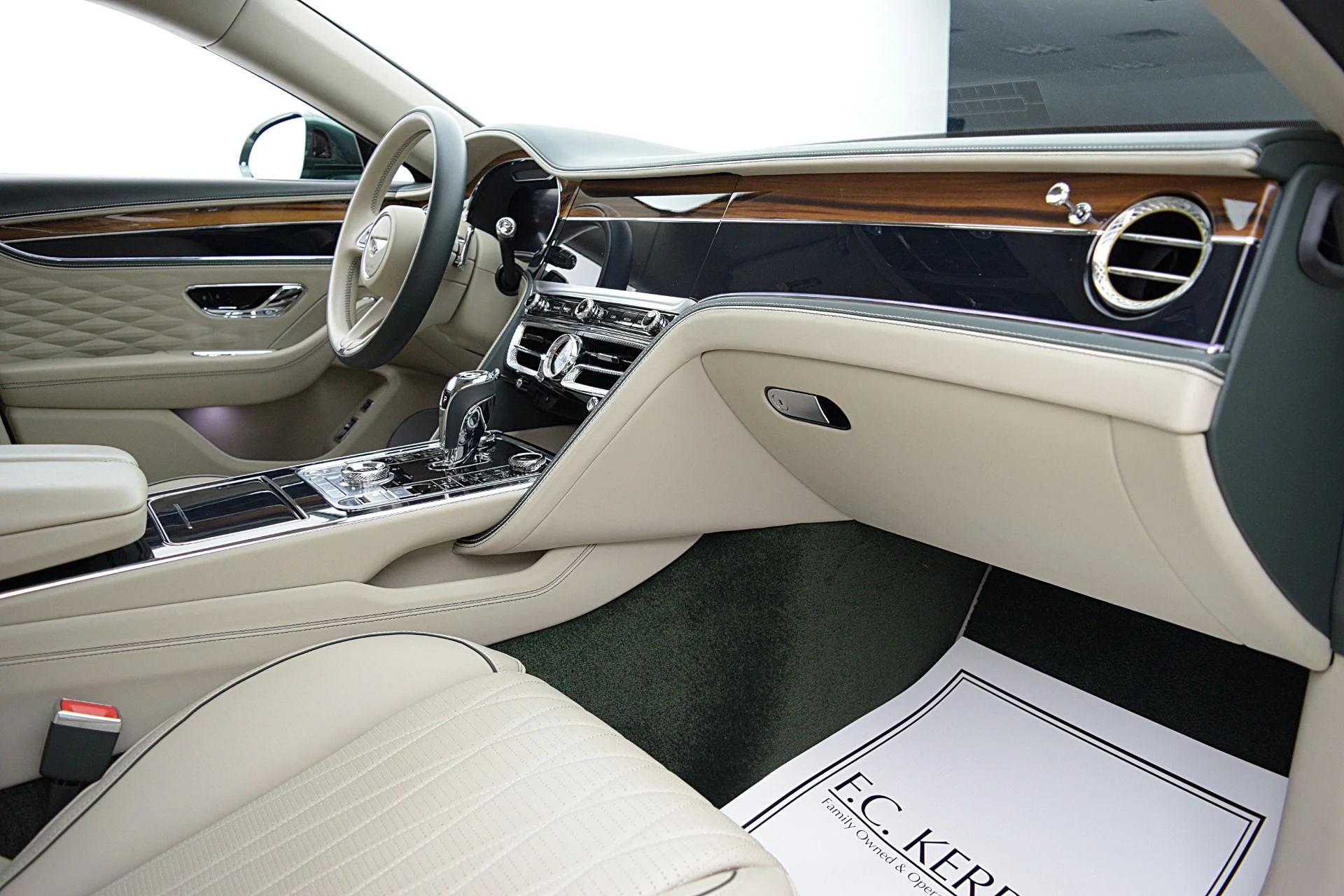 mph031_595664016_Used_2022_Bentley_Flying_Spur_V8_fb9ded8c6a
